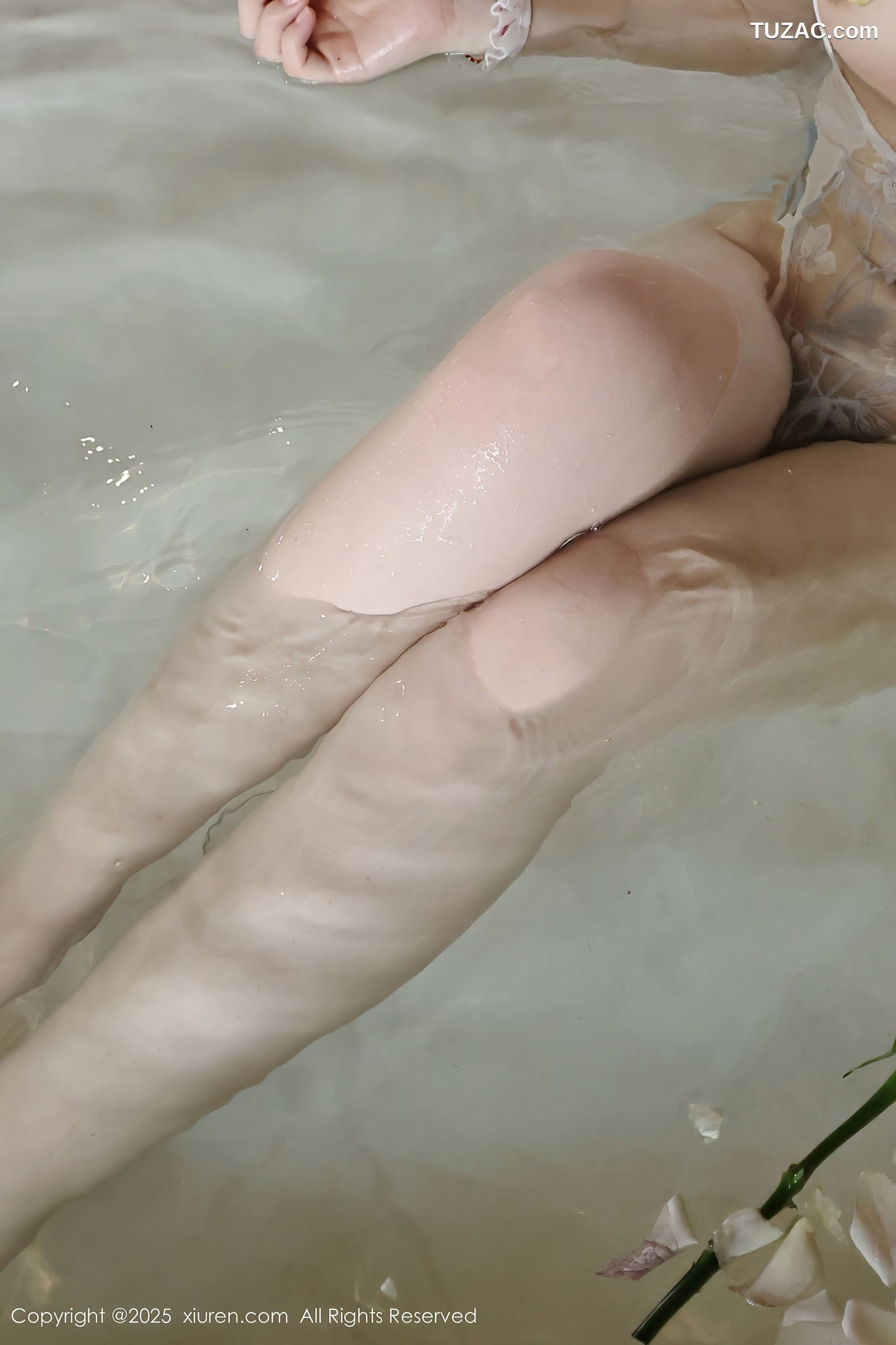 XiuRen秀人网-10199-小芭乐-温泉场景两款情趣内衣爆乳-2025.04.25