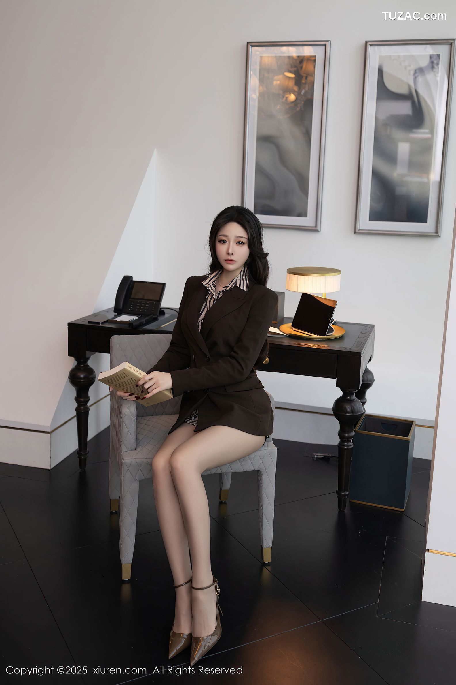 XiuRen秀人网-10202-小逗逗-OL性感灰色丝袜-2025.04.25