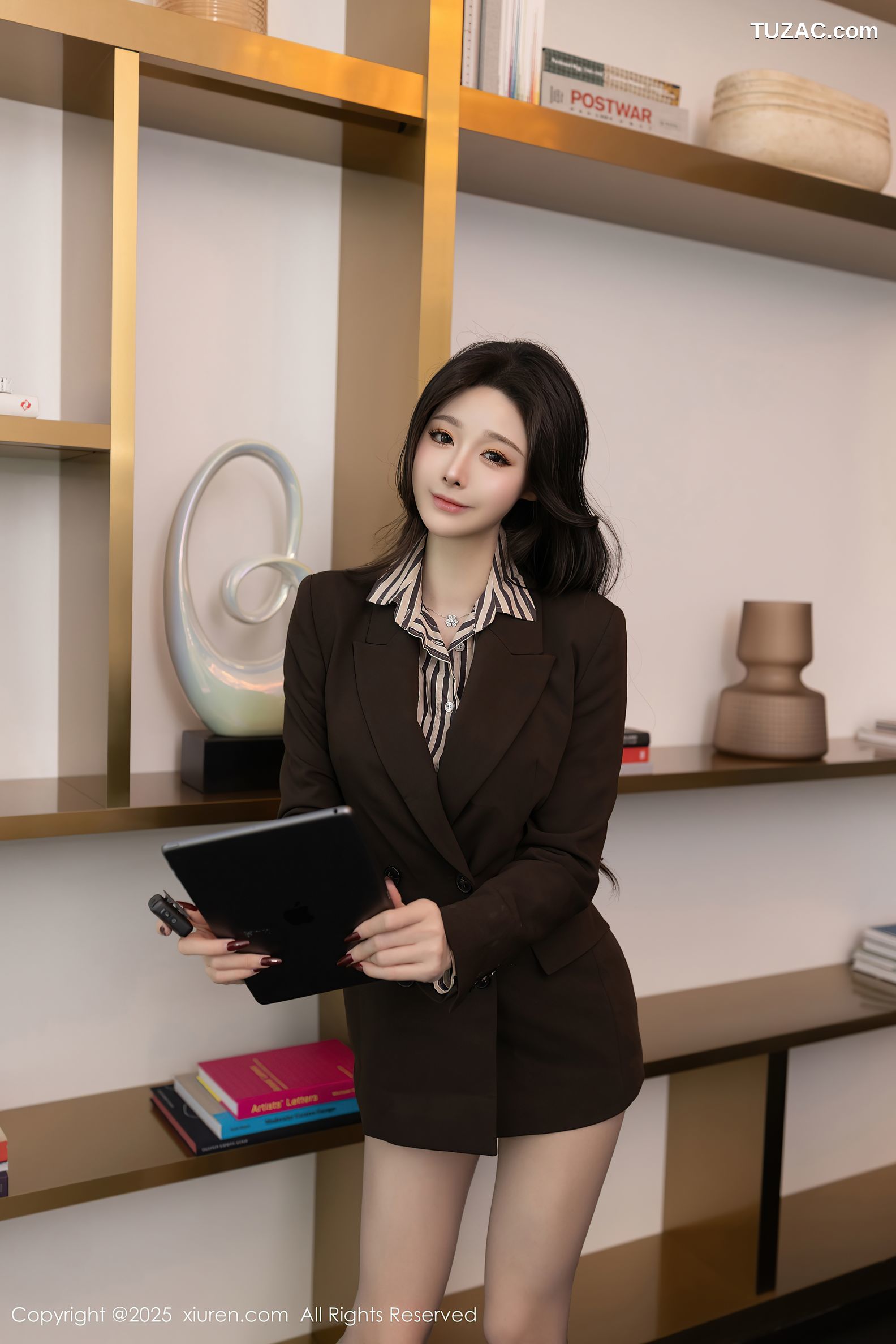 XiuRen秀人网-10202-小逗逗-OL性感灰色丝袜-2025.04.25