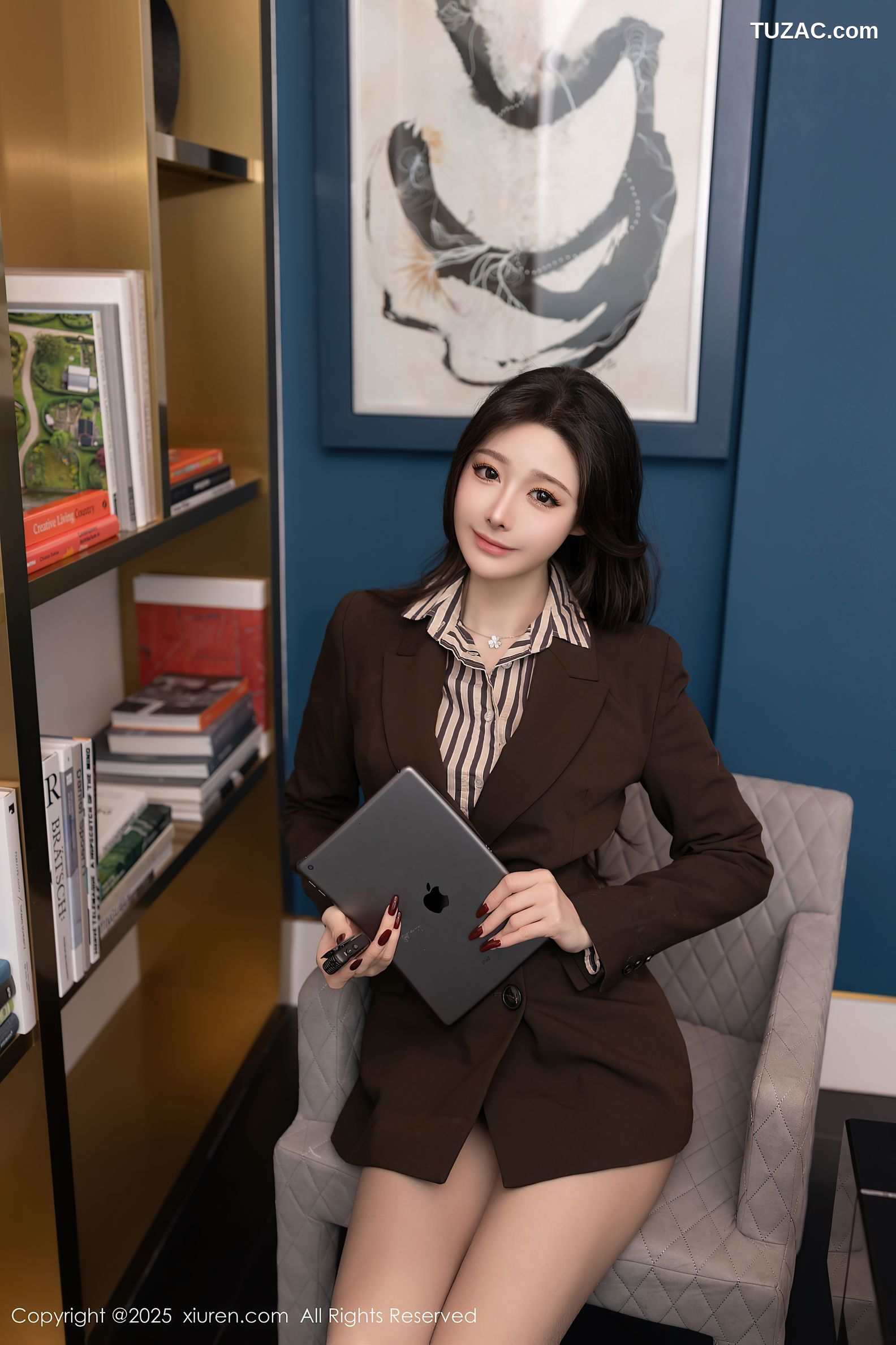 XiuRen秀人网-10202-小逗逗-OL性感灰色丝袜-2025.04.25