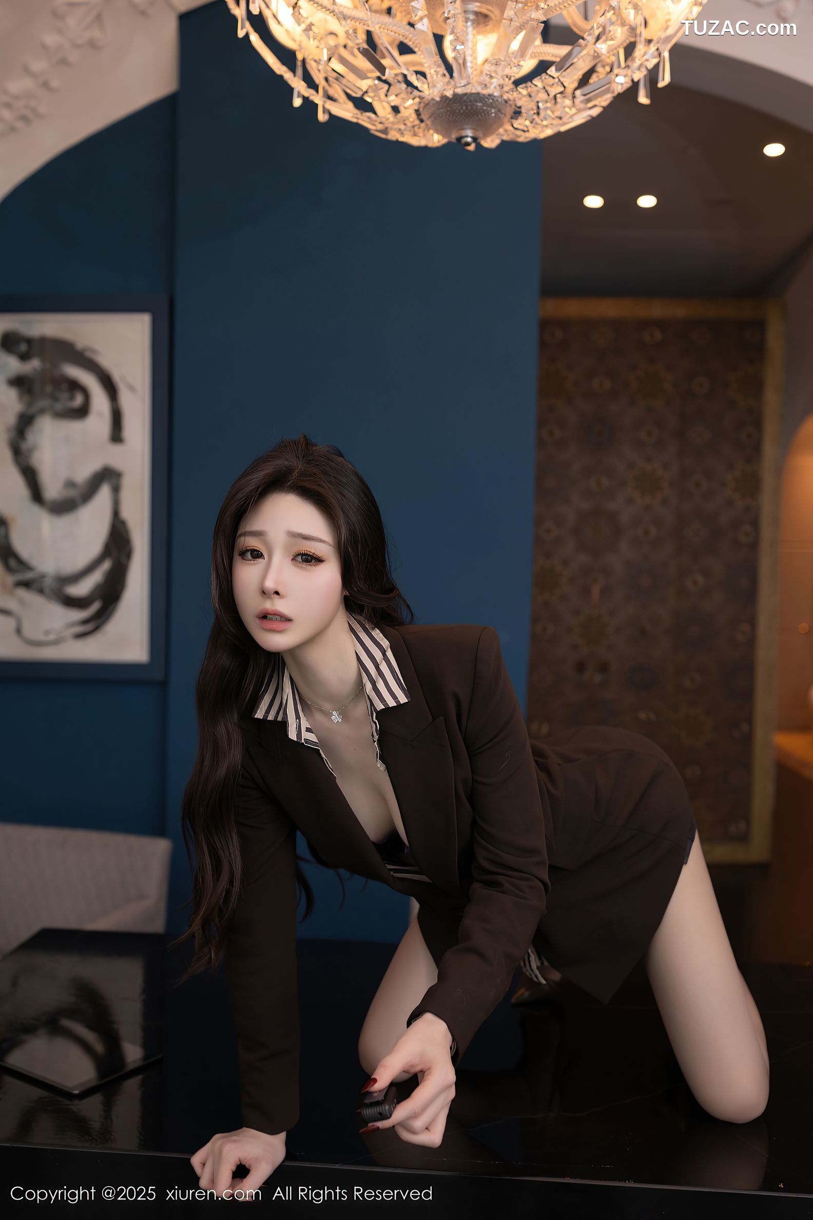 XiuRen秀人网-10202-小逗逗-OL性感灰色丝袜-2025.04.25