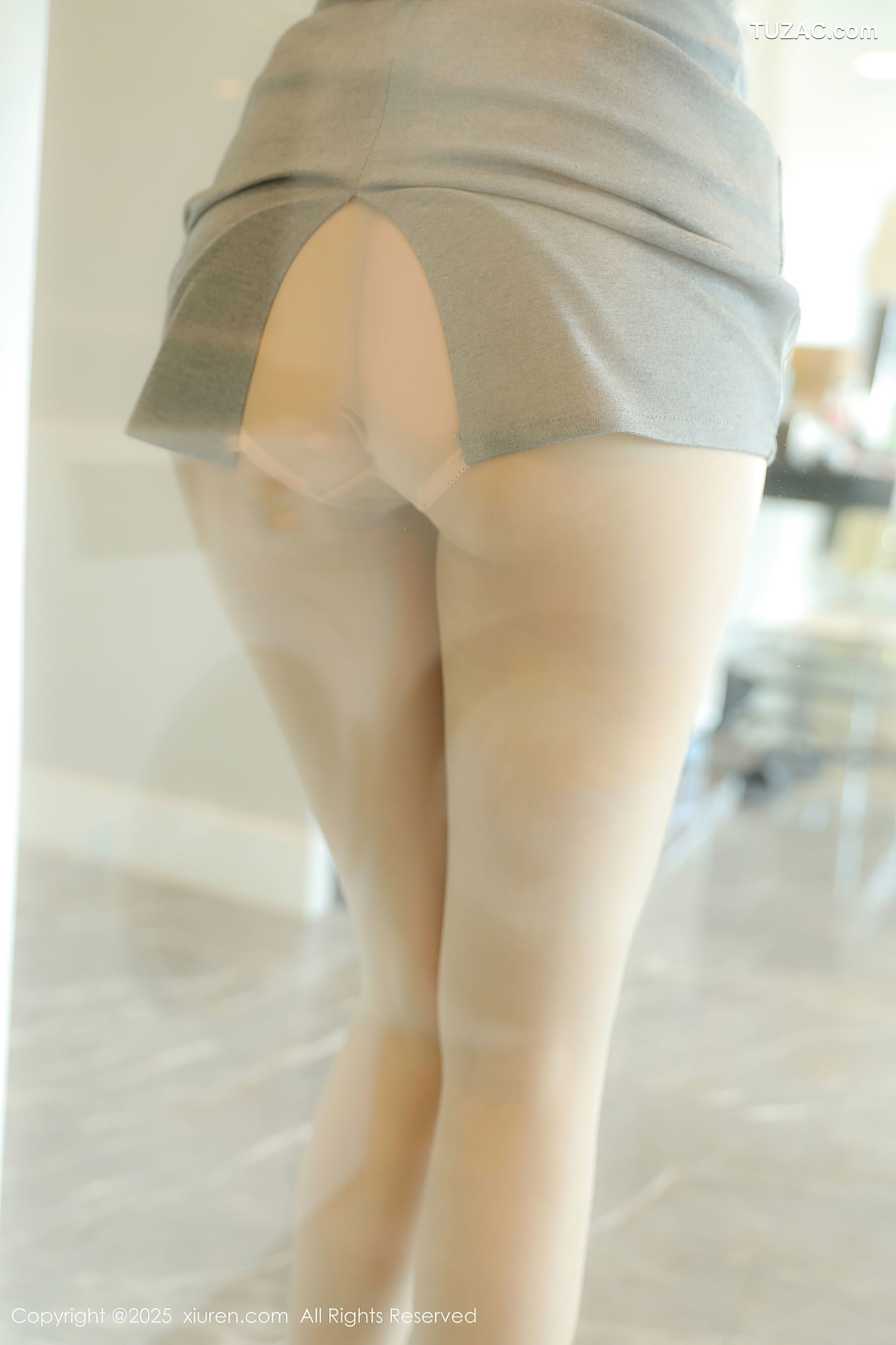 XiuRen秀人网-10213-希雅sia-OL深蓝无袖T恤灰短裙白丝爆乳-2025.04.28