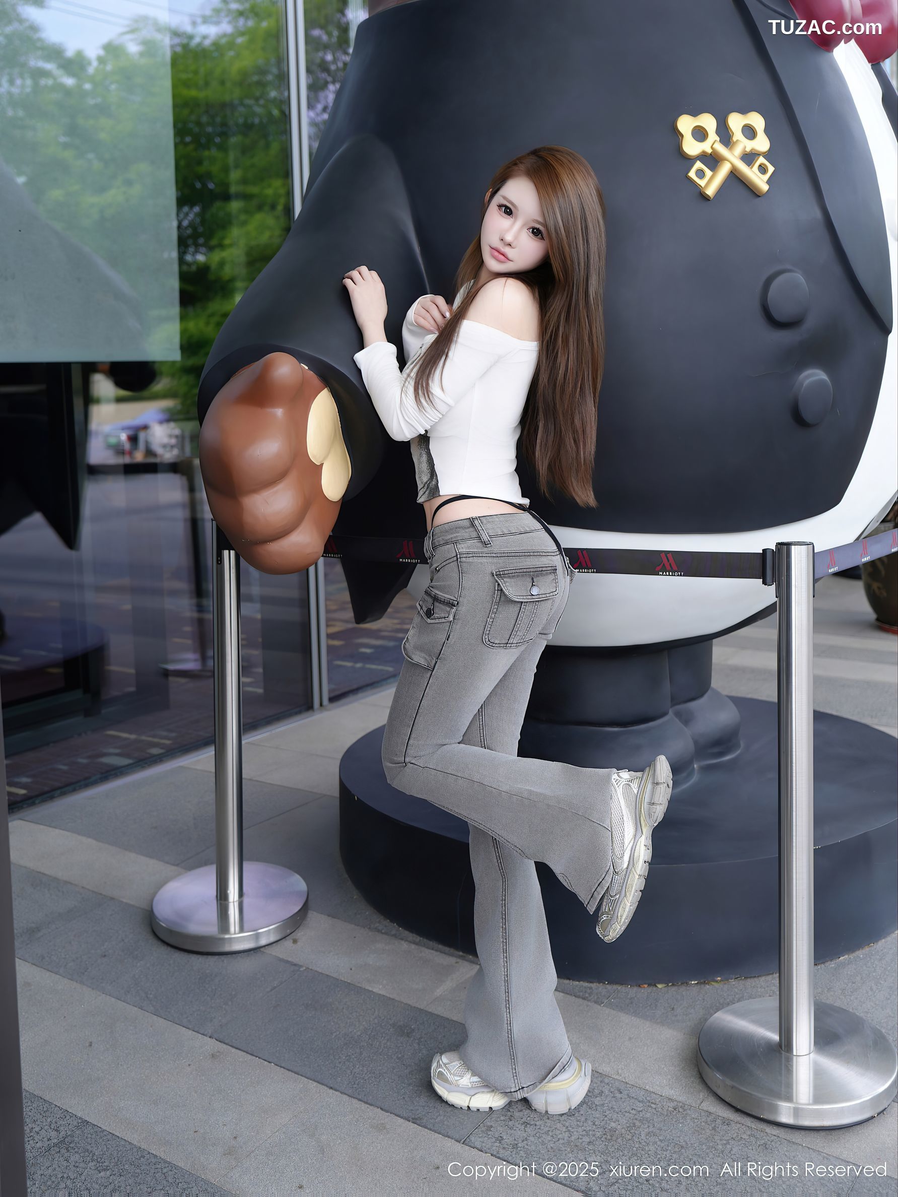 XiuRen秀人网-10227-甜妮-白色T恤灰牛仔裤黑色内衣爆乳-2025.04.30