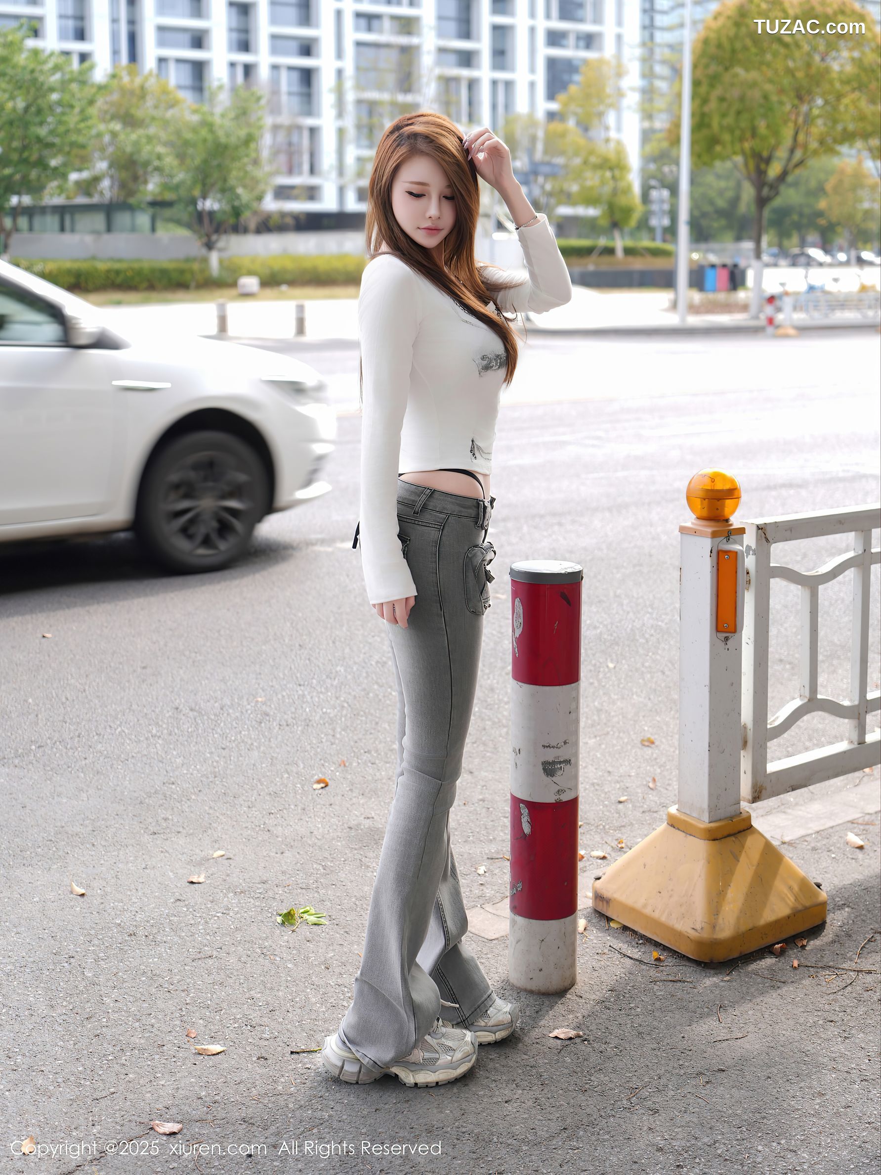 XiuRen秀人网-10227-甜妮-白色T恤灰牛仔裤黑色内衣爆乳-2025.04.30