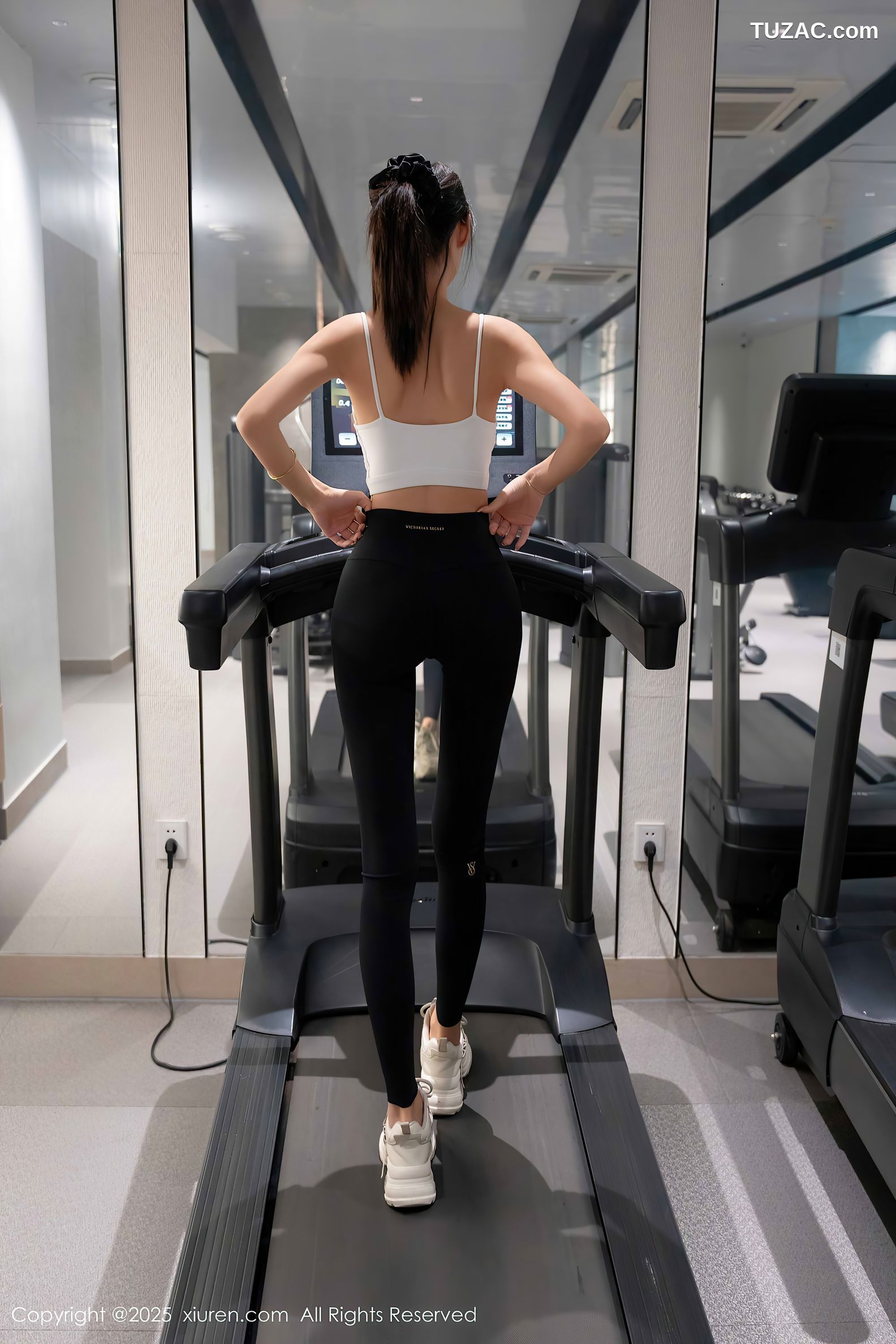 XiuRen秀人网-10239-lingyu69-健身房场景白吊带黑色运动裤-2025.05.07