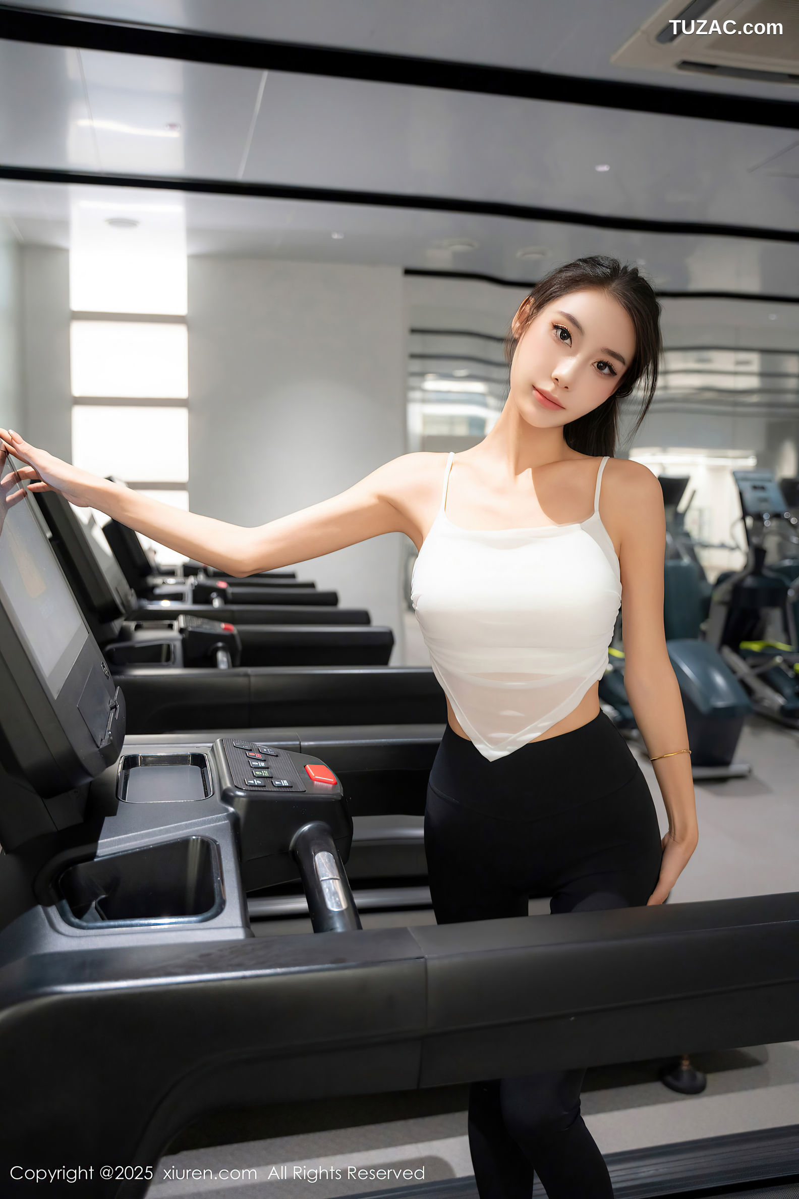 XiuRen秀人网-10239-lingyu69-健身房场景白吊带黑色运动裤-2025.05.07