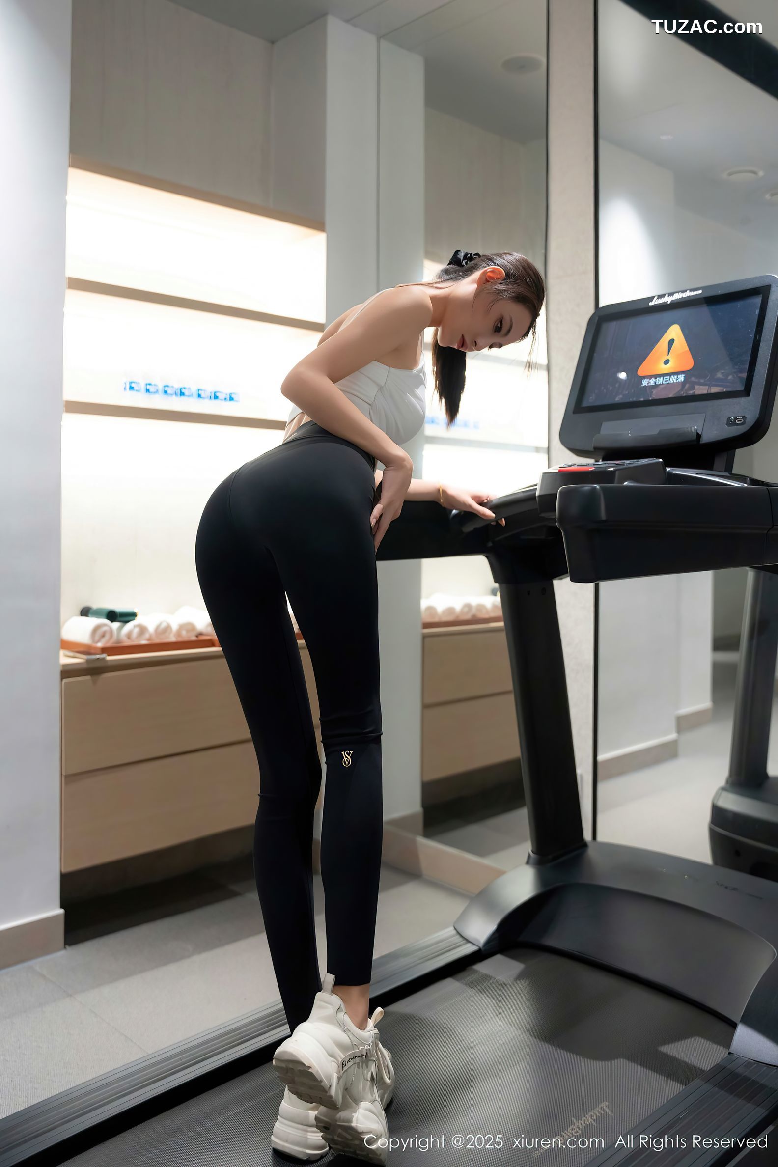 XiuRen秀人网-10239-lingyu69-健身房场景白吊带黑色运动裤-2025.05.07