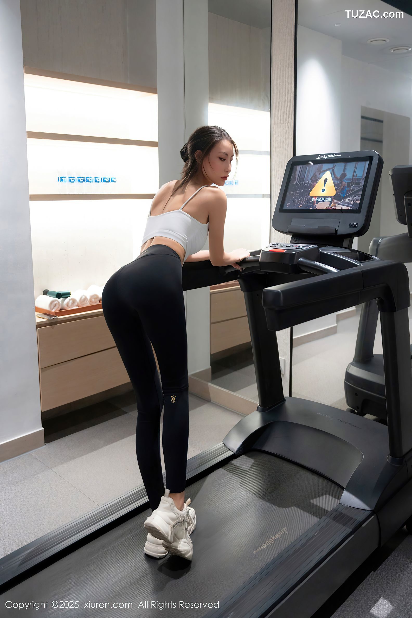 XiuRen秀人网-10239-lingyu69-健身房场景白吊带黑色运动裤-2025.05.07