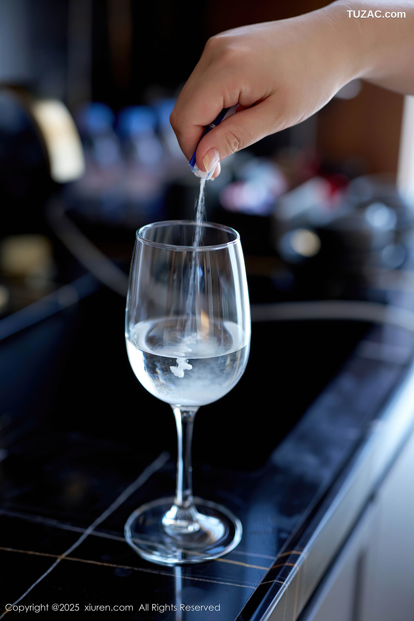 XiuRen秀人网-10242-方子萱-深蓝针织衫短裙薄荷绿比基尼-2025.05.07