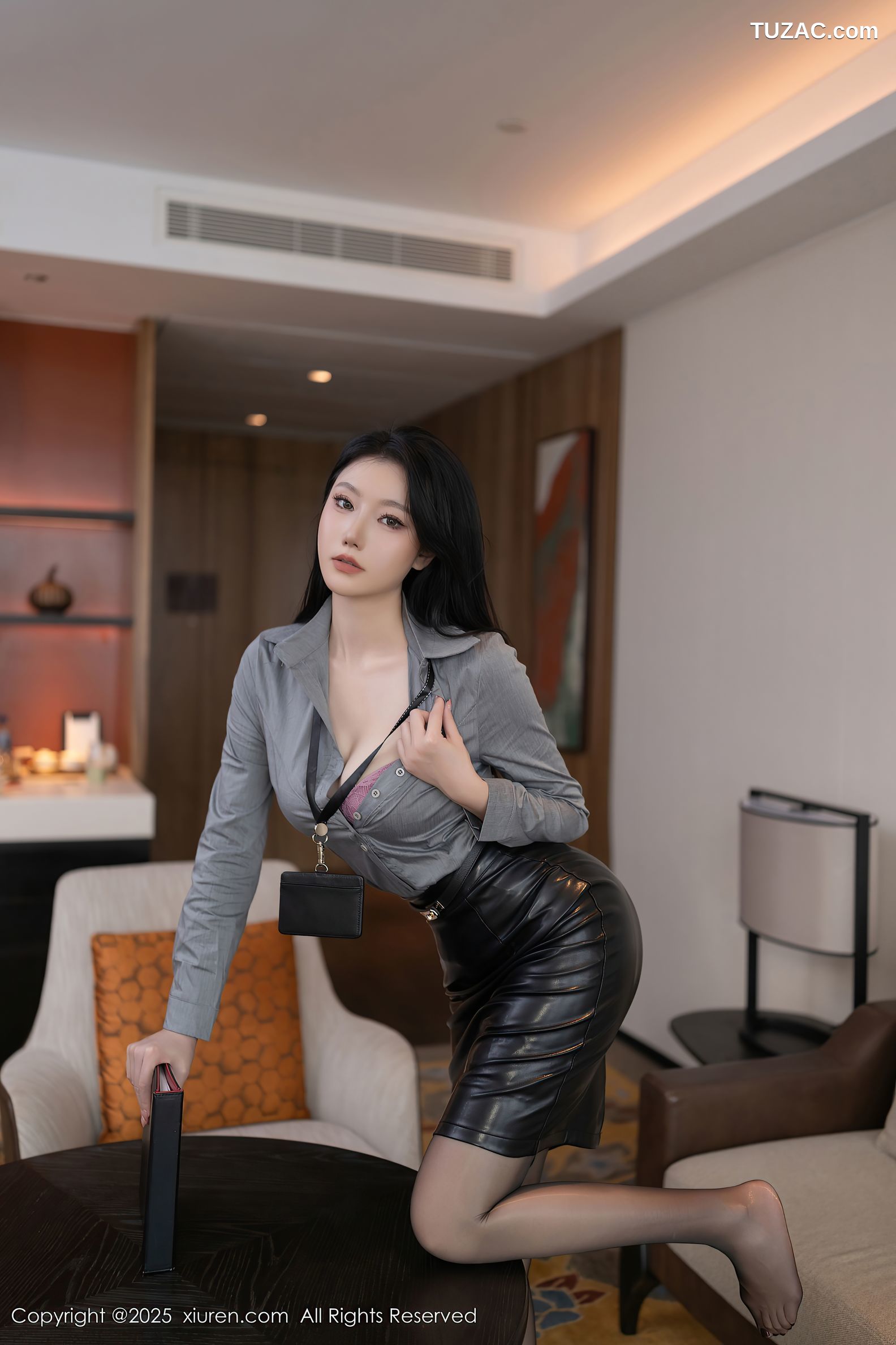 XiuRen秀人网-10245-安然anran-OL灰色衬衫黑皮裙紫色内衣黑丝-2025.05.07