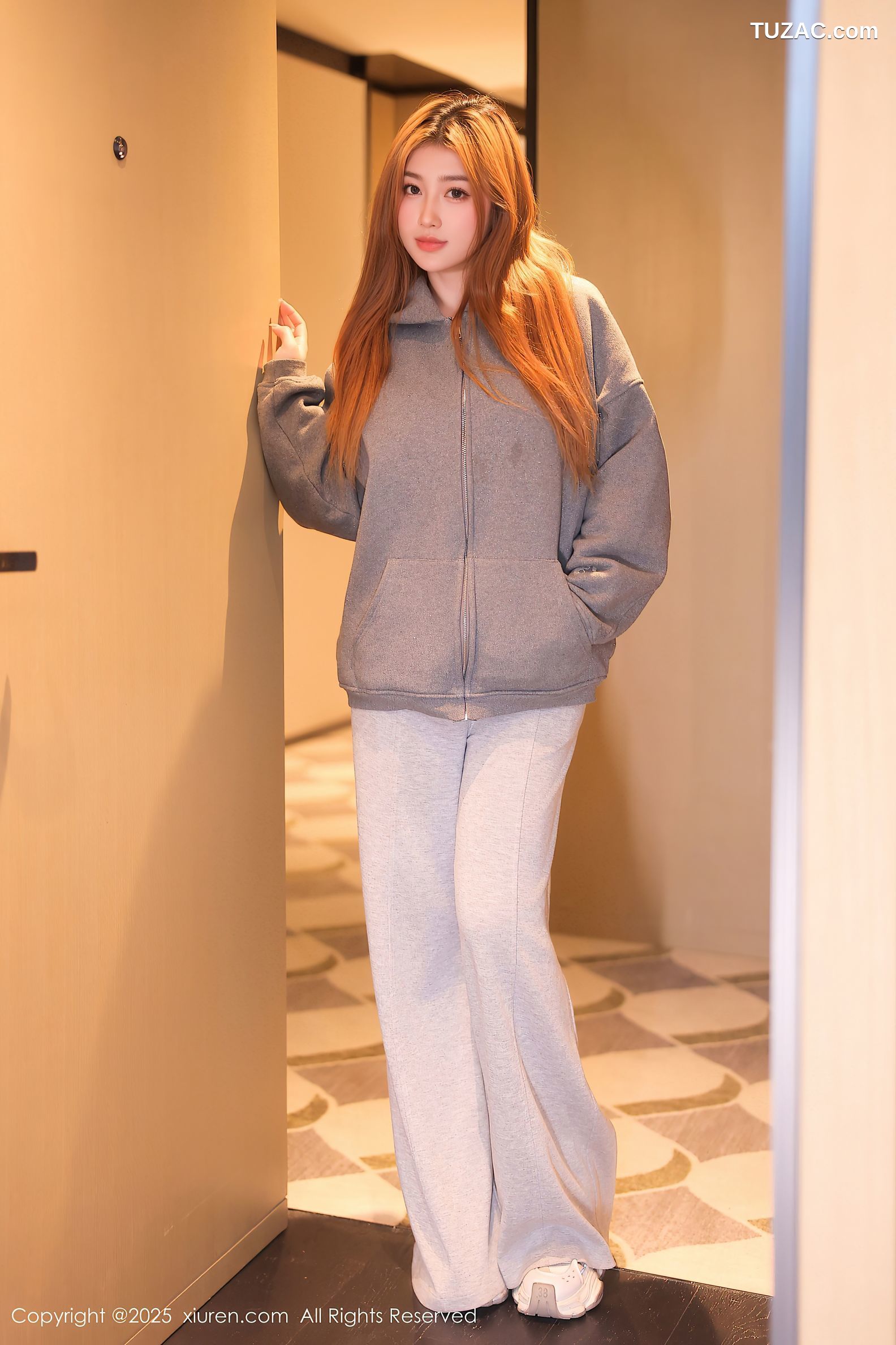 XiuRen秀人网-10253-M麦当劳-灰卫衣白长裤深蓝蕾丝内衣黑丝-2025.05.09