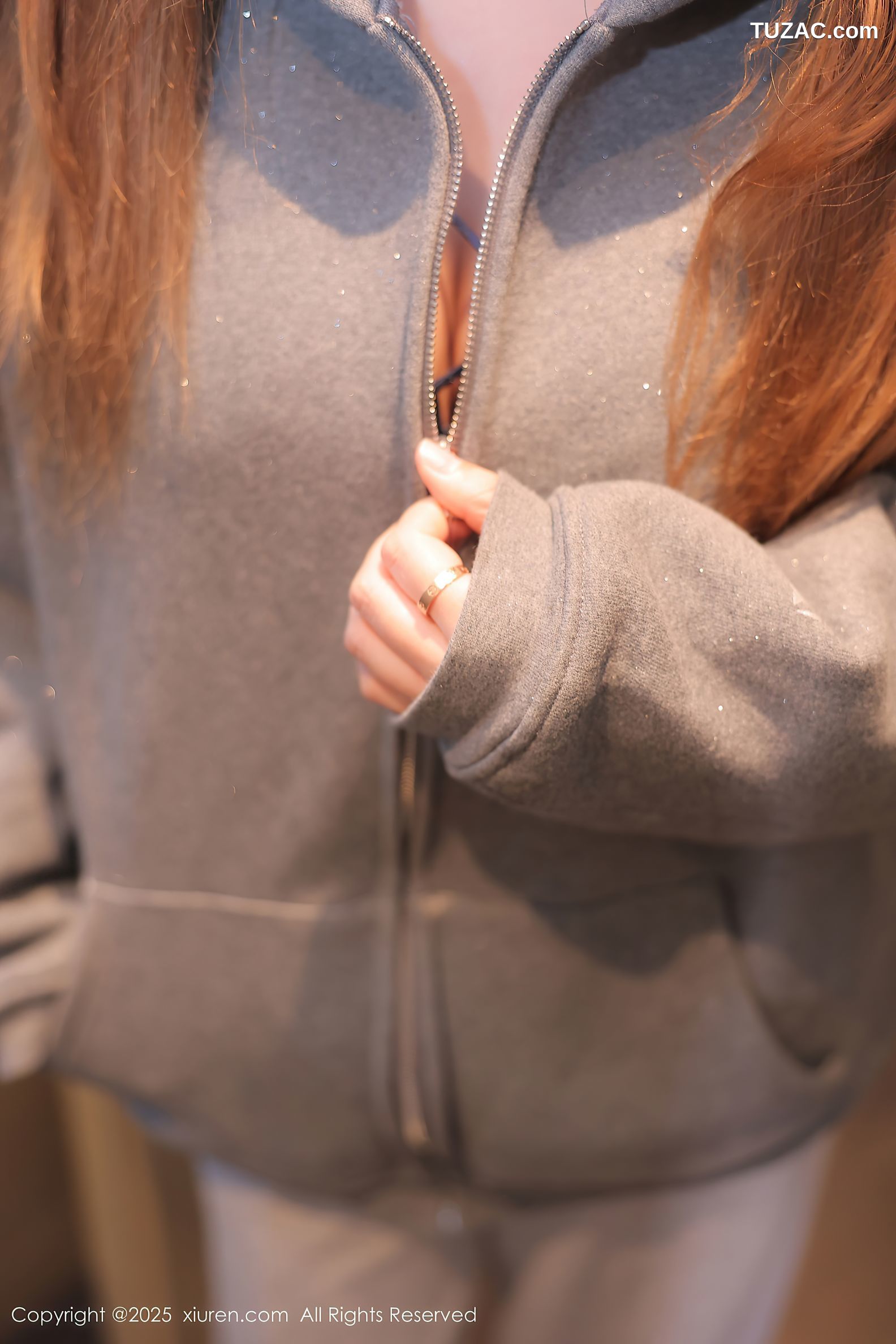 XiuRen秀人网-10253-M麦当劳-灰卫衣白长裤深蓝蕾丝内衣黑丝-2025.05.09