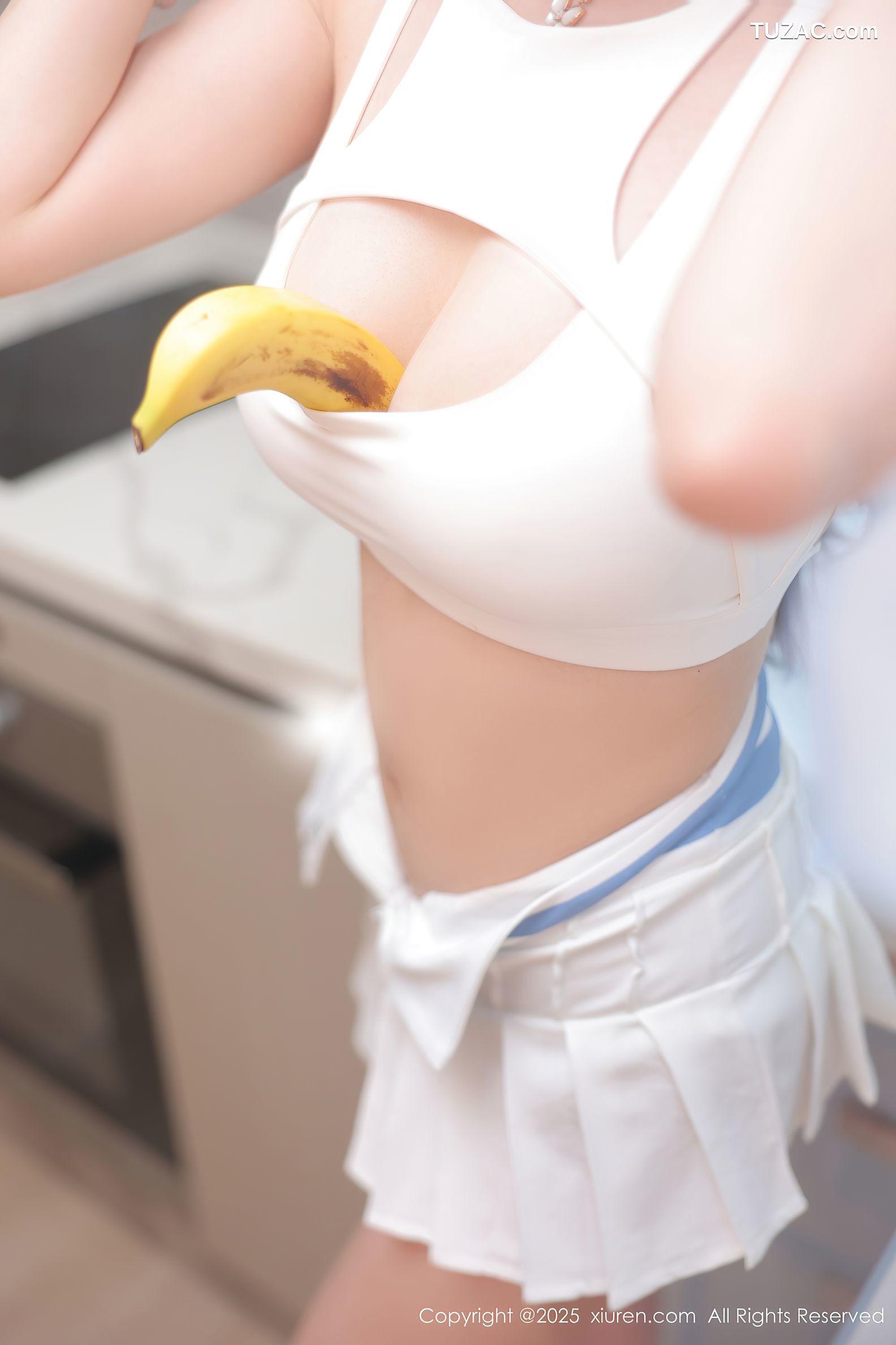 XiuRen秀人网-10254-奶油猫呀-白色背心白色超短百褶裙爆乳萝莉-2025.05.09