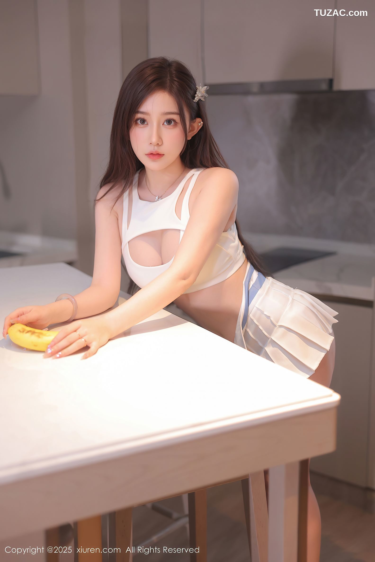 XiuRen秀人网-10254-奶油猫呀-白色背心白色超短百褶裙爆乳萝莉-2025.05.09