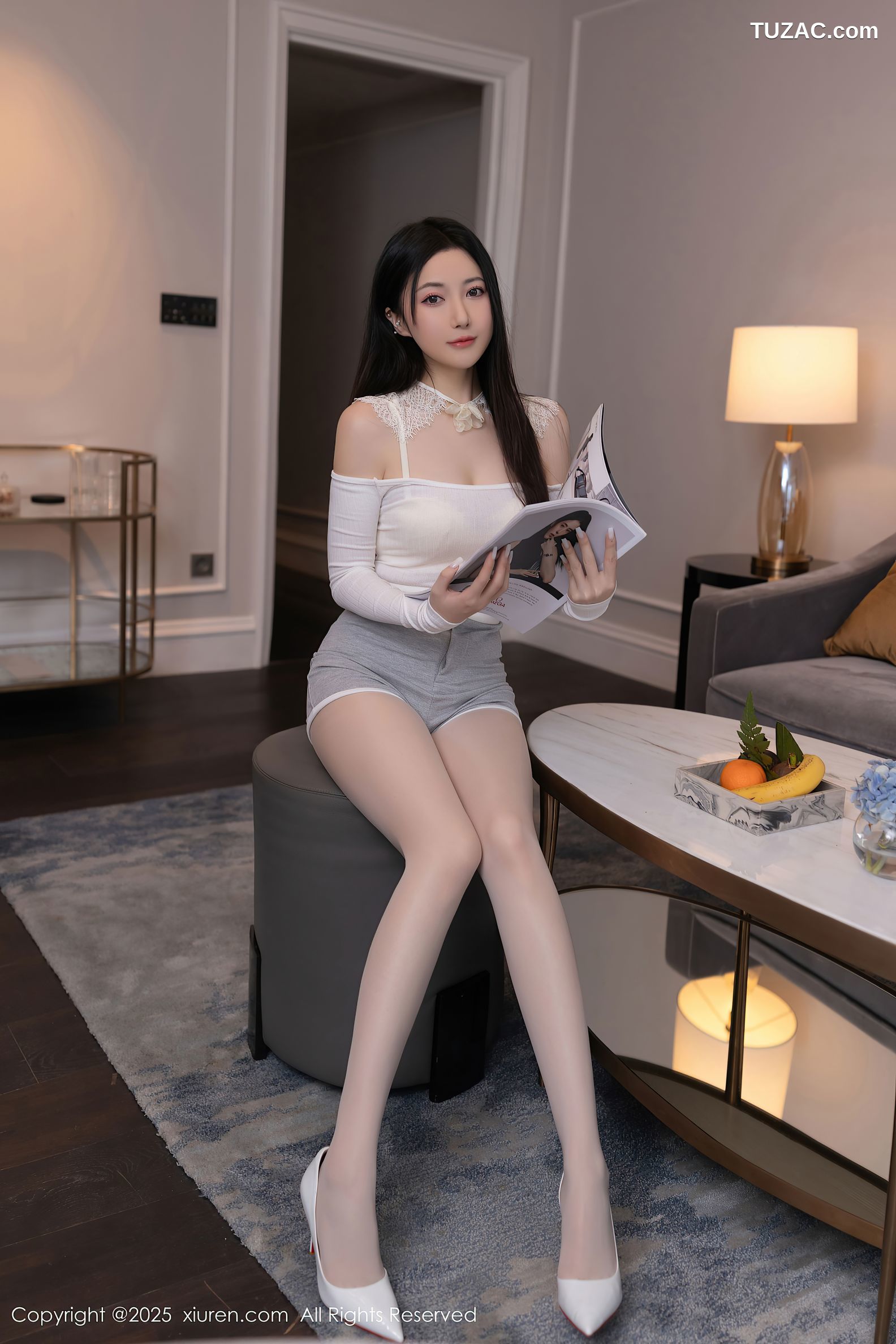 XiuRen秀人网-10261-鱼子酱Fish-白T灰短裤白色内衣白丝-2025.05.09