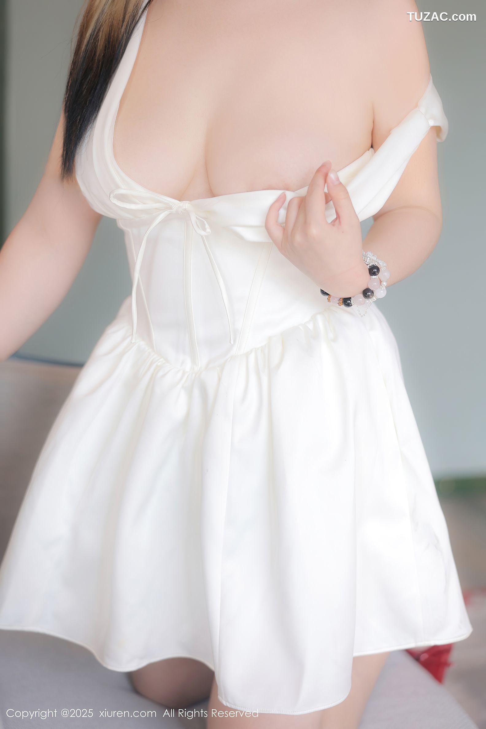 XiuRen秀人网-10262-诺诺Hsu-白裙粉色轻透情趣内衣-2025.05.12