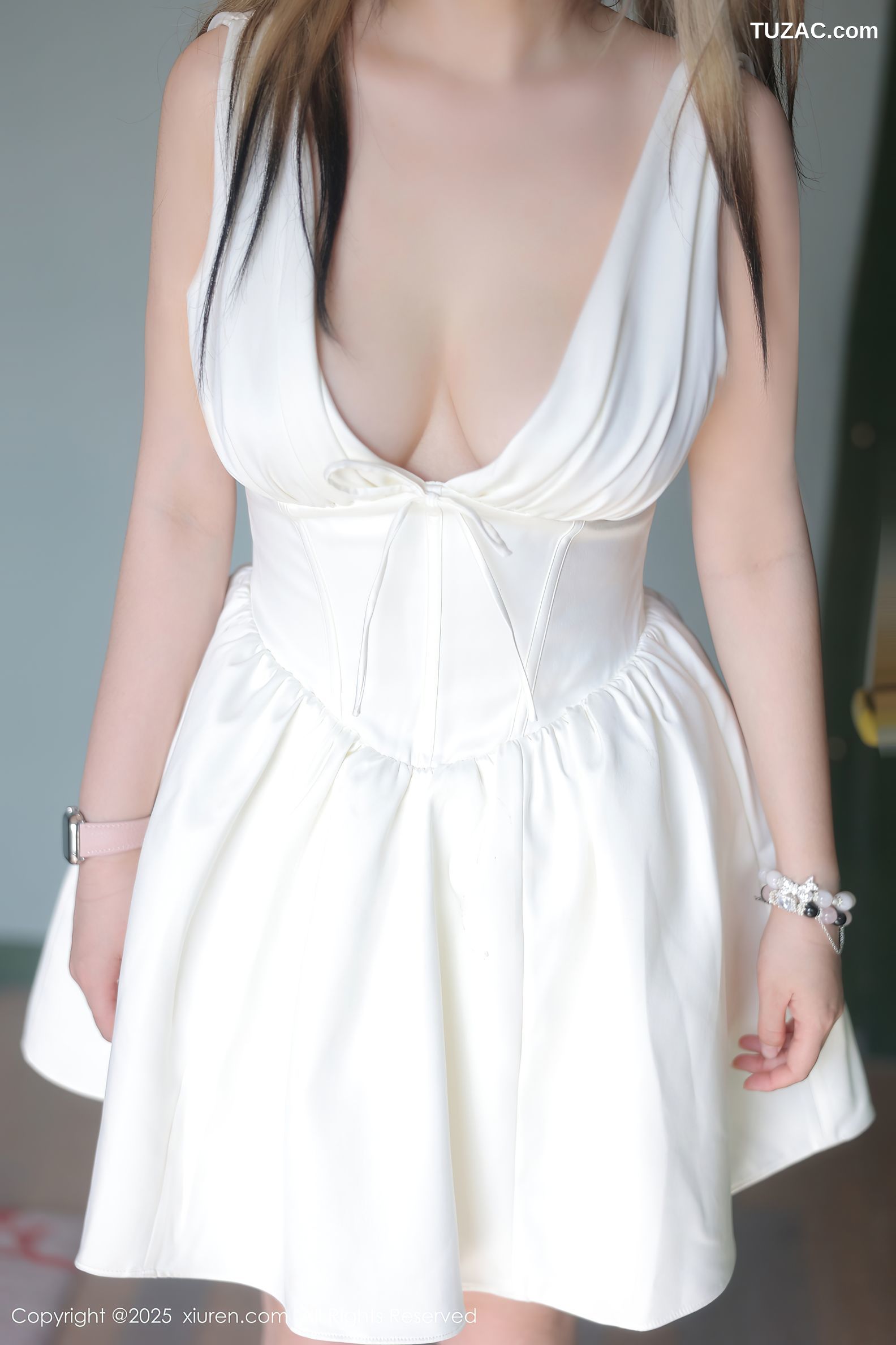 XiuRen秀人网-10262-诺诺Hsu-白裙粉色轻透情趣内衣-2025.05.12