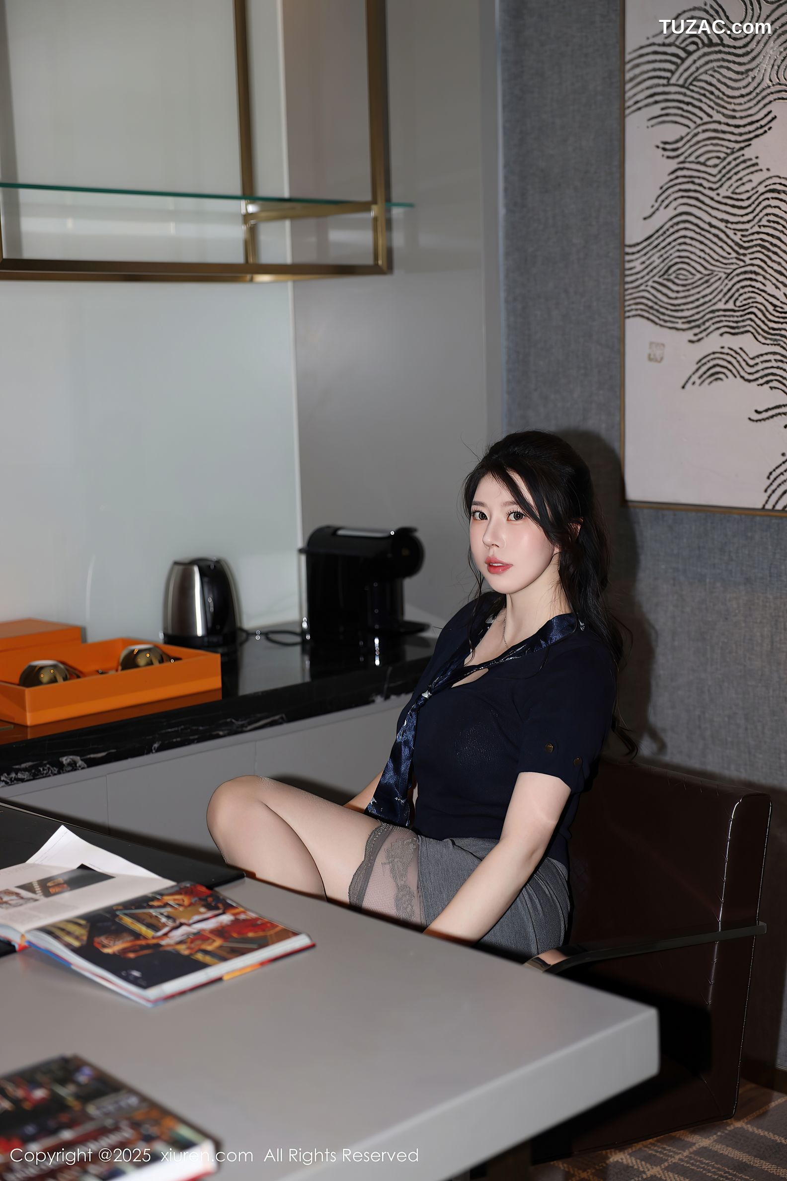 XiuRen秀人网-10266-白茹雪Abby-OL黑衫灰短裙-2025.05.12