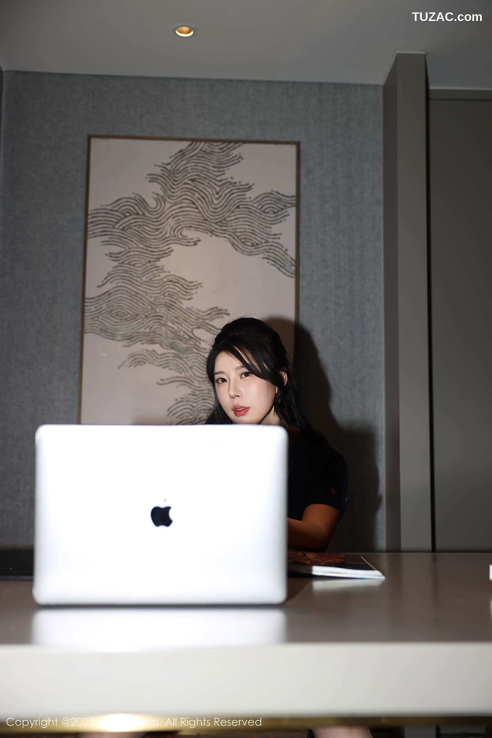 XiuRen秀人网-10266-白茹雪Abby-OL黑衫灰短裙-2025.05.12