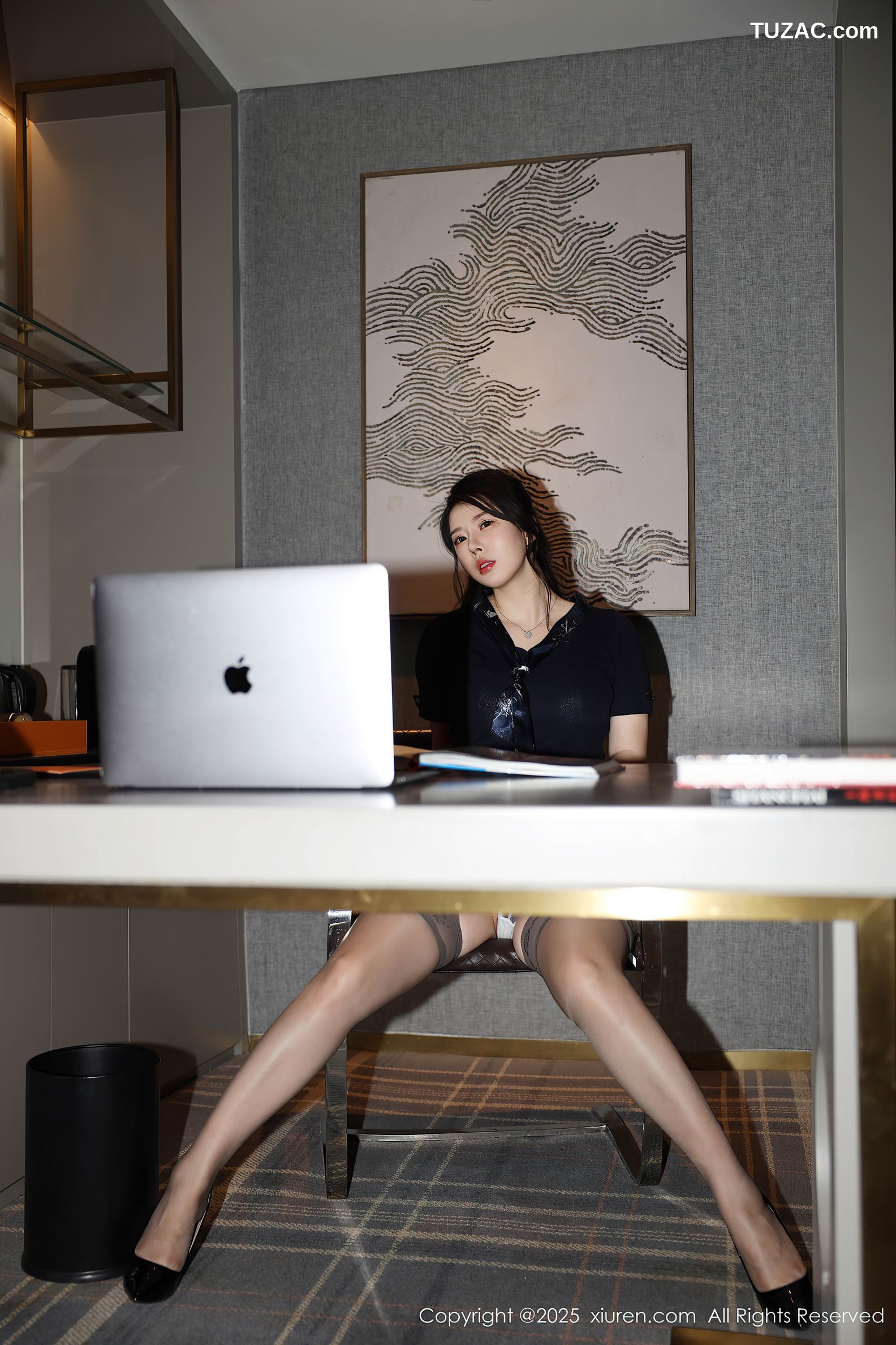 XiuRen秀人网-10266-白茹雪Abby-OL黑衫灰短裙-2025.05.12