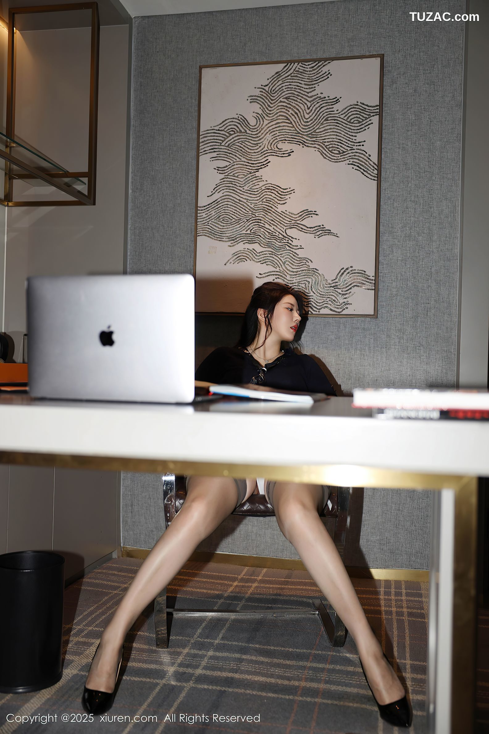 XiuRen秀人网-10266-白茹雪Abby-OL黑衫灰短裙-2025.05.12