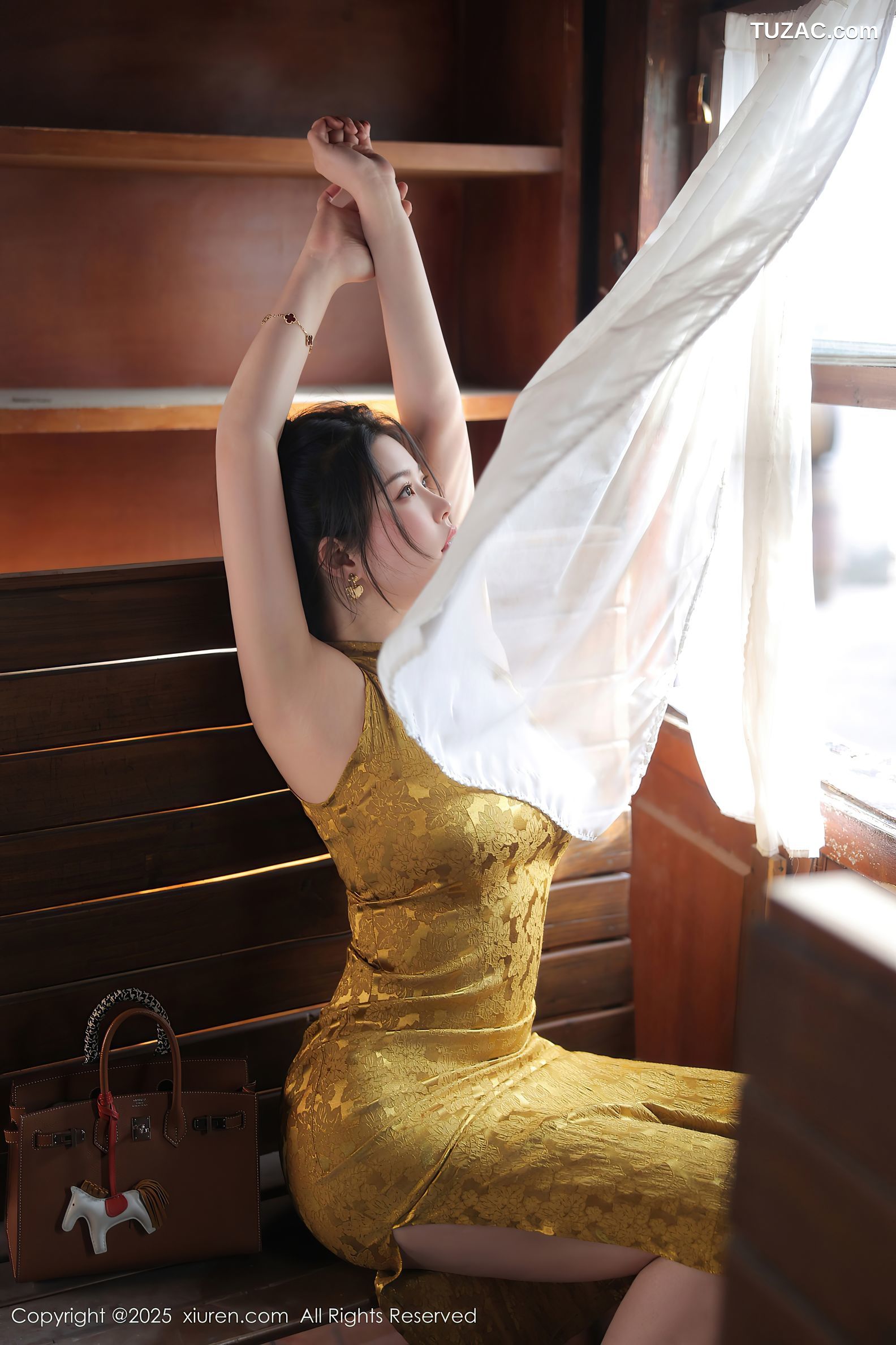 XiuRen秀人网-10269-林若凡F-金色旗袍淡粉色内衣-2025.05.13