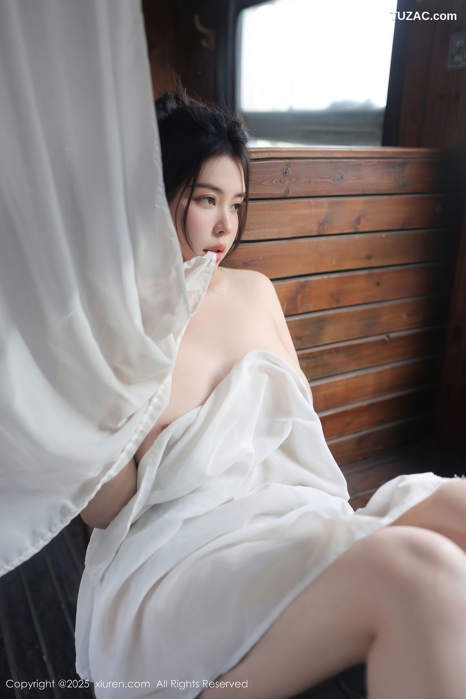 XiuRen秀人网-10269-林若凡F-金色旗袍淡粉色内衣-2025.05.13