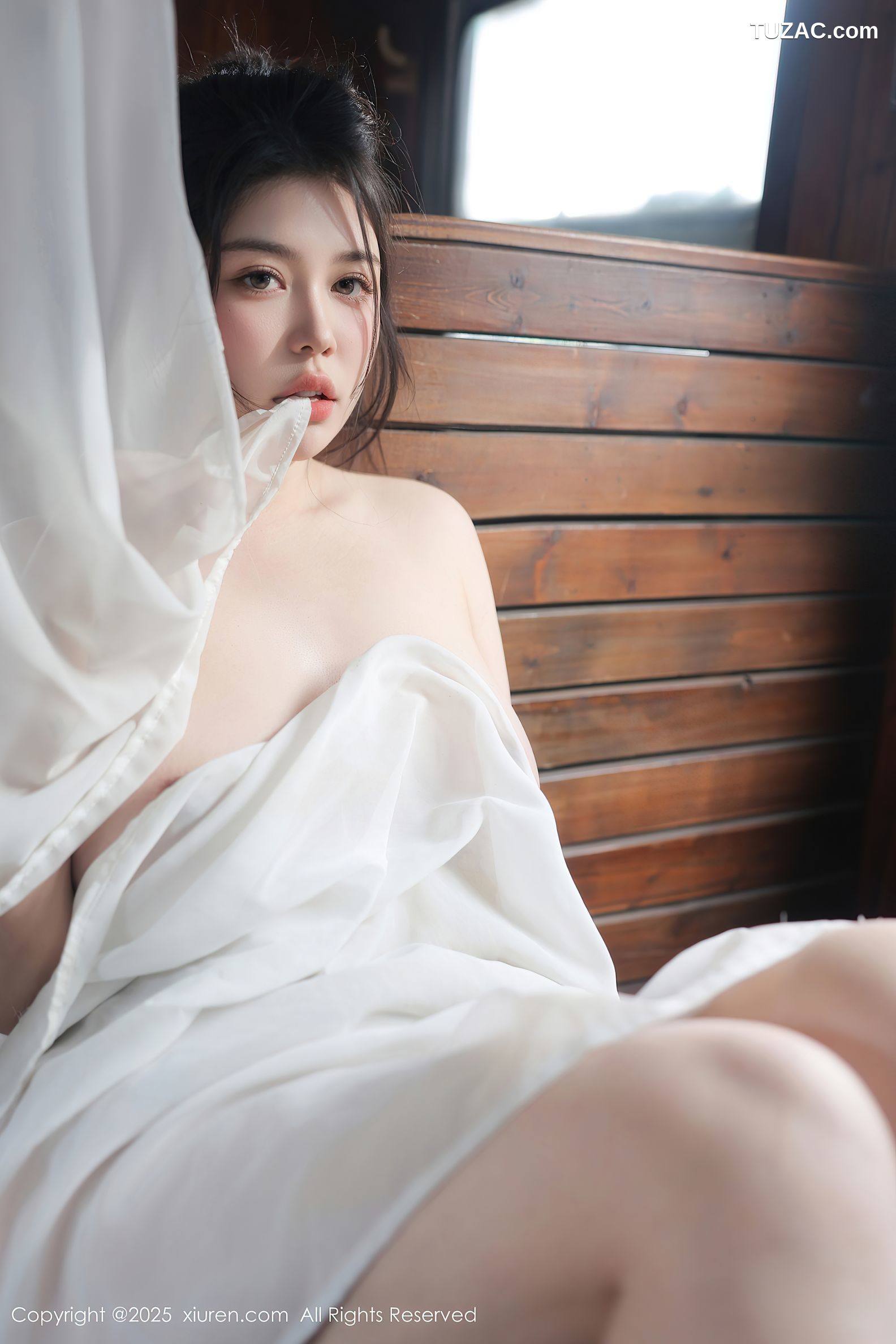 XiuRen秀人网-10269-林若凡F-金色旗袍淡粉色内衣-2025.05.13