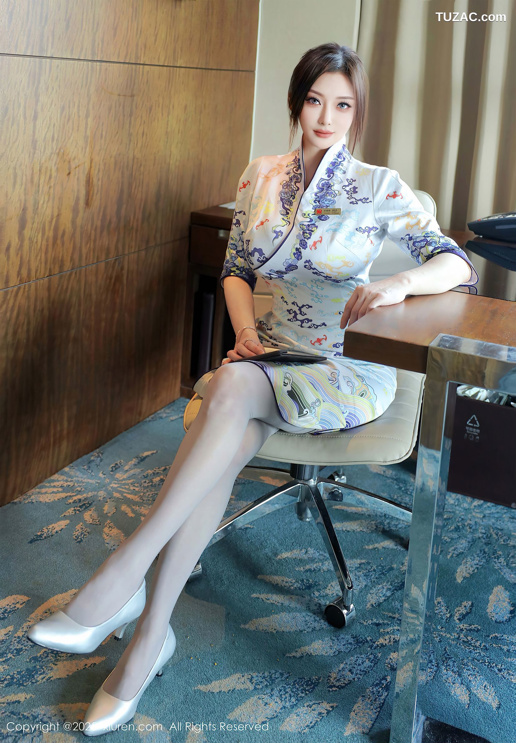 XiuRen秀人网-10273-苏一诺-青色旗袍灰色丝袜蓝色内衣-2025.05.14