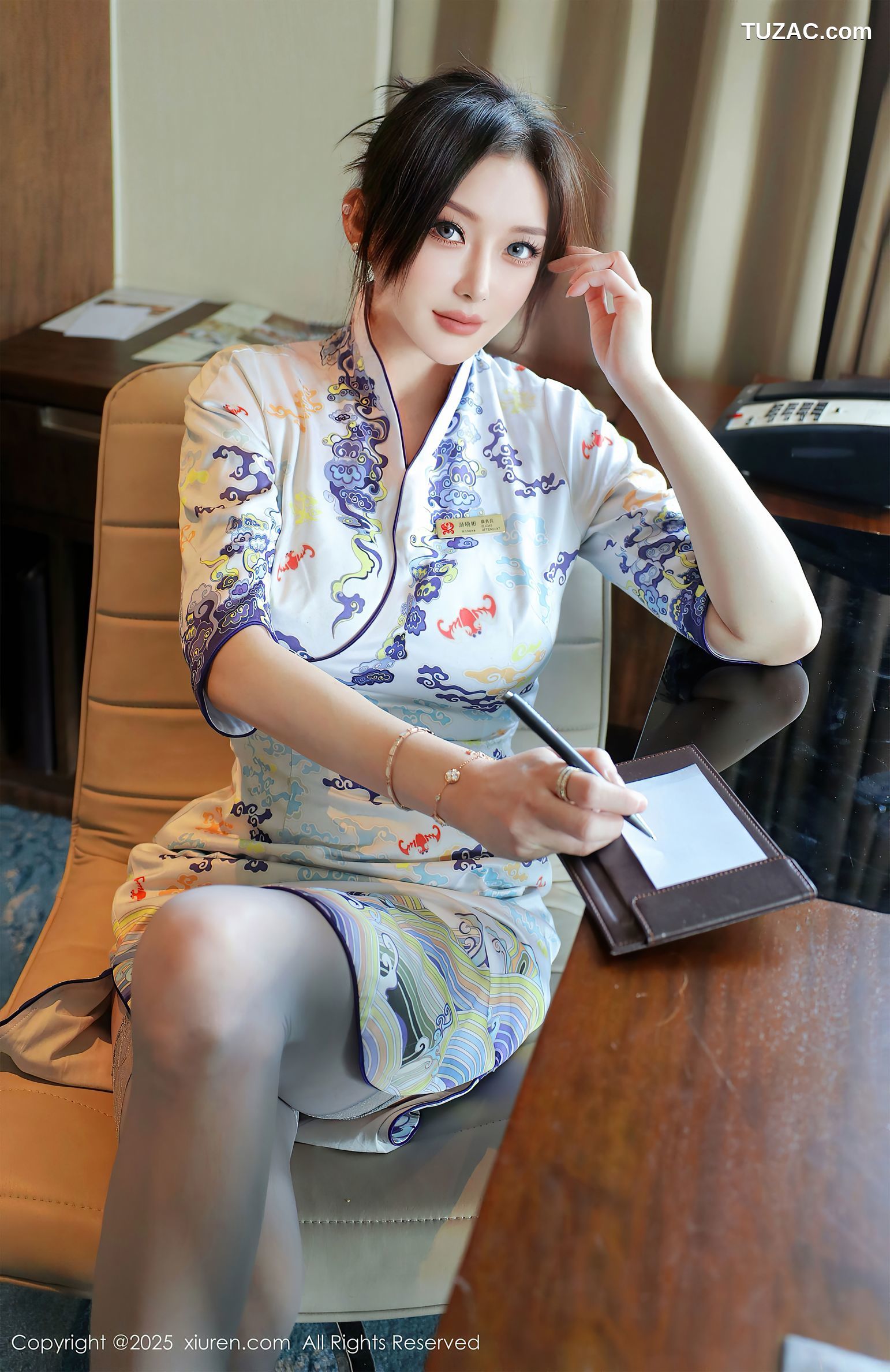 XiuRen秀人网-10273-苏一诺-青色旗袍灰色丝袜蓝色内衣-2025.05.14