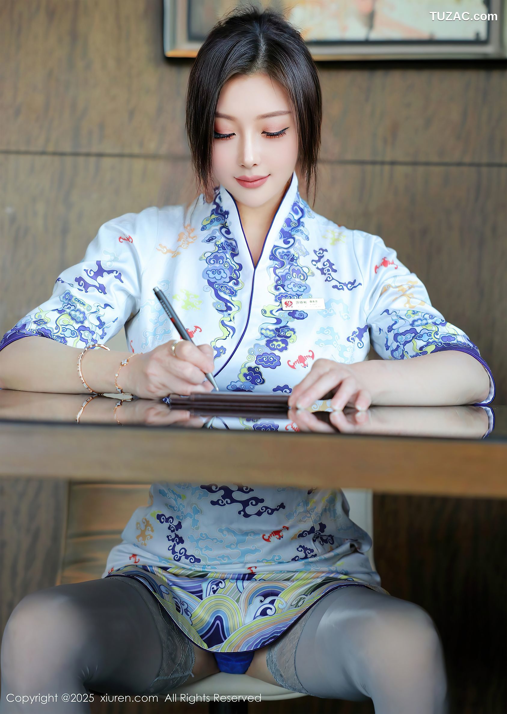 XiuRen秀人网-10273-苏一诺-青色旗袍灰色丝袜蓝色内衣-2025.05.14