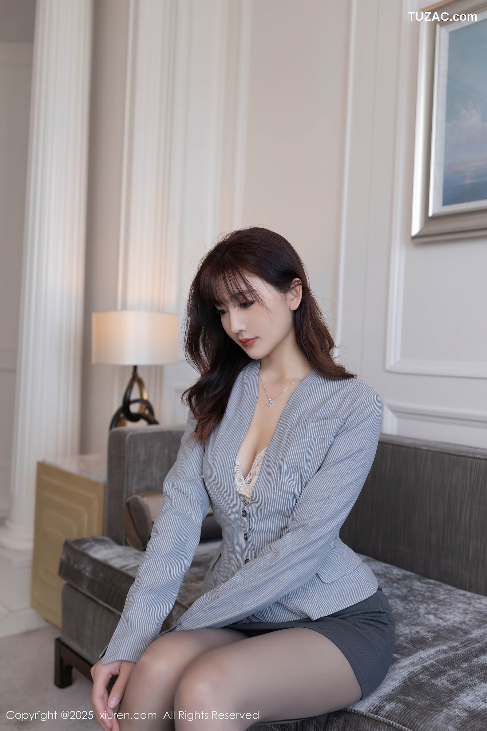 XiuRen秀人网-10282-陆萱萱-OL灰衫短裙白蕾丝内衣-2025.05.15