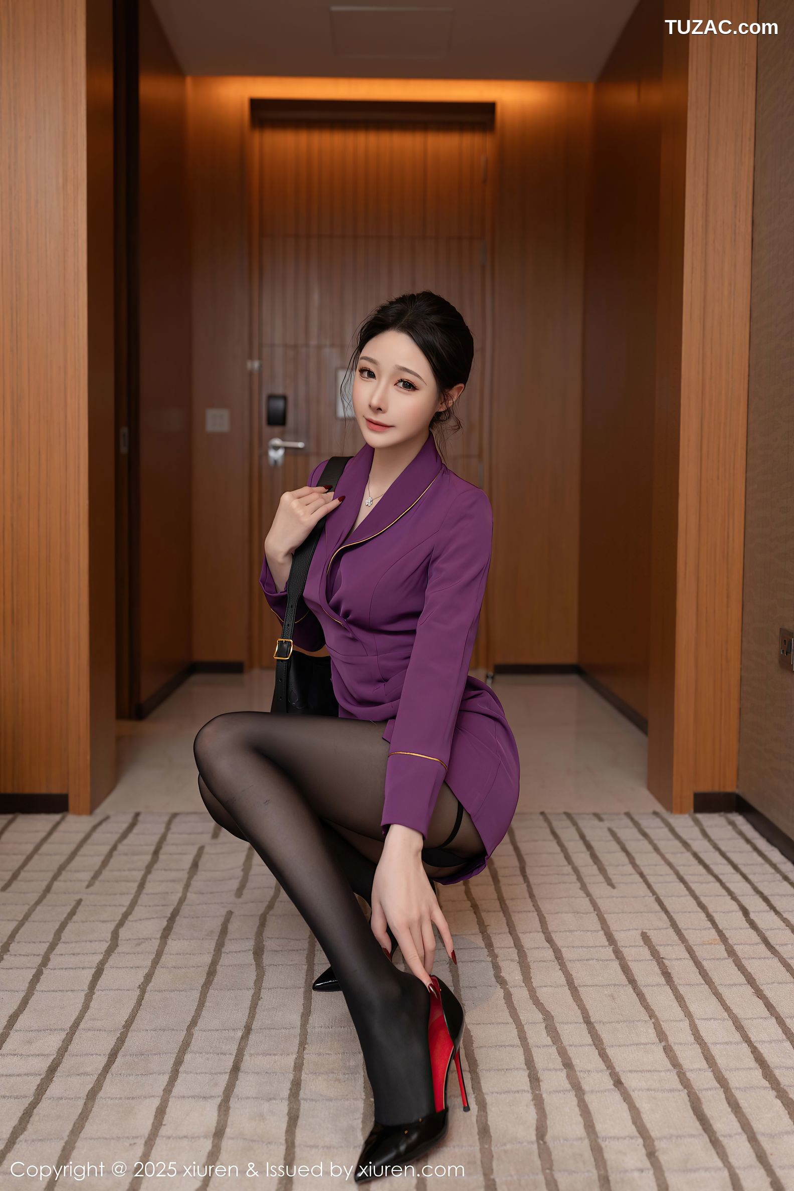 XiuRen秀人网-10290-小逗逗-紫色制服情趣黑带内衣爆乳黑丝-2025.05.16