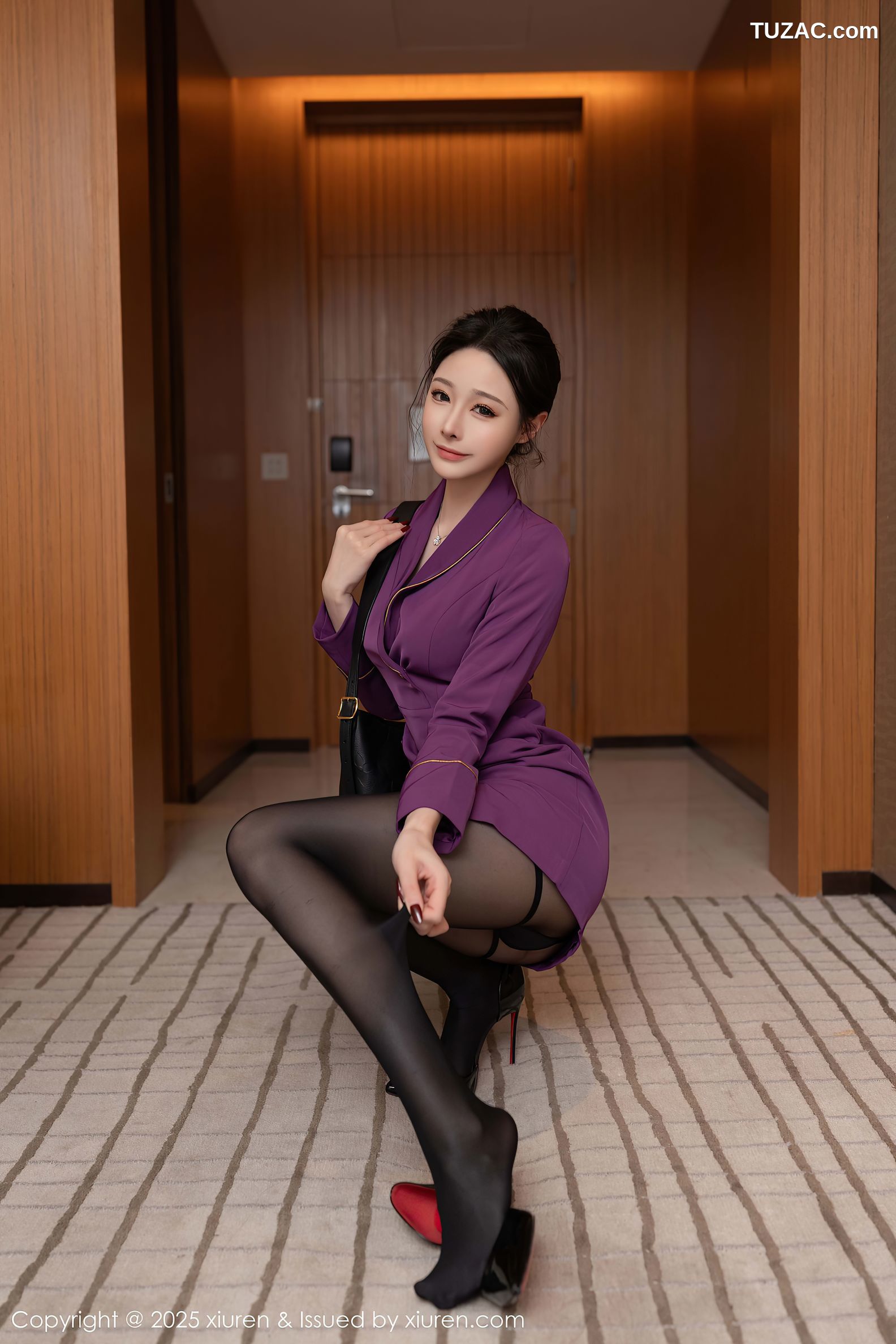 XiuRen秀人网-10290-小逗逗-紫色制服情趣黑带内衣爆乳黑丝-2025.05.16