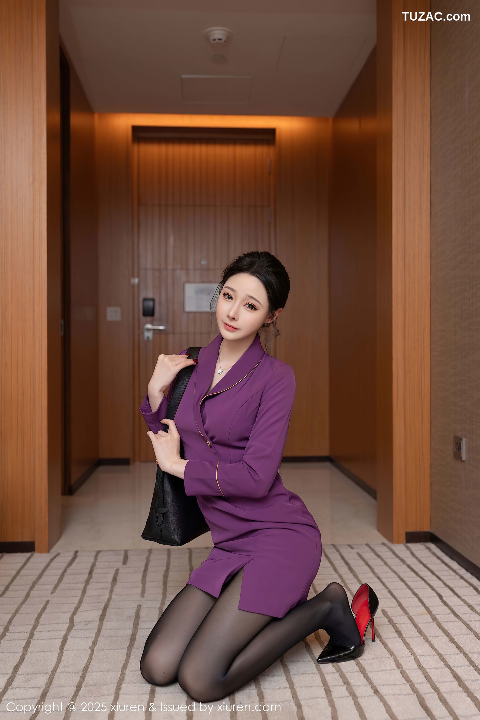 XiuRen秀人网-10290-小逗逗-紫色制服情趣黑带内衣爆乳黑丝-2025.05.16