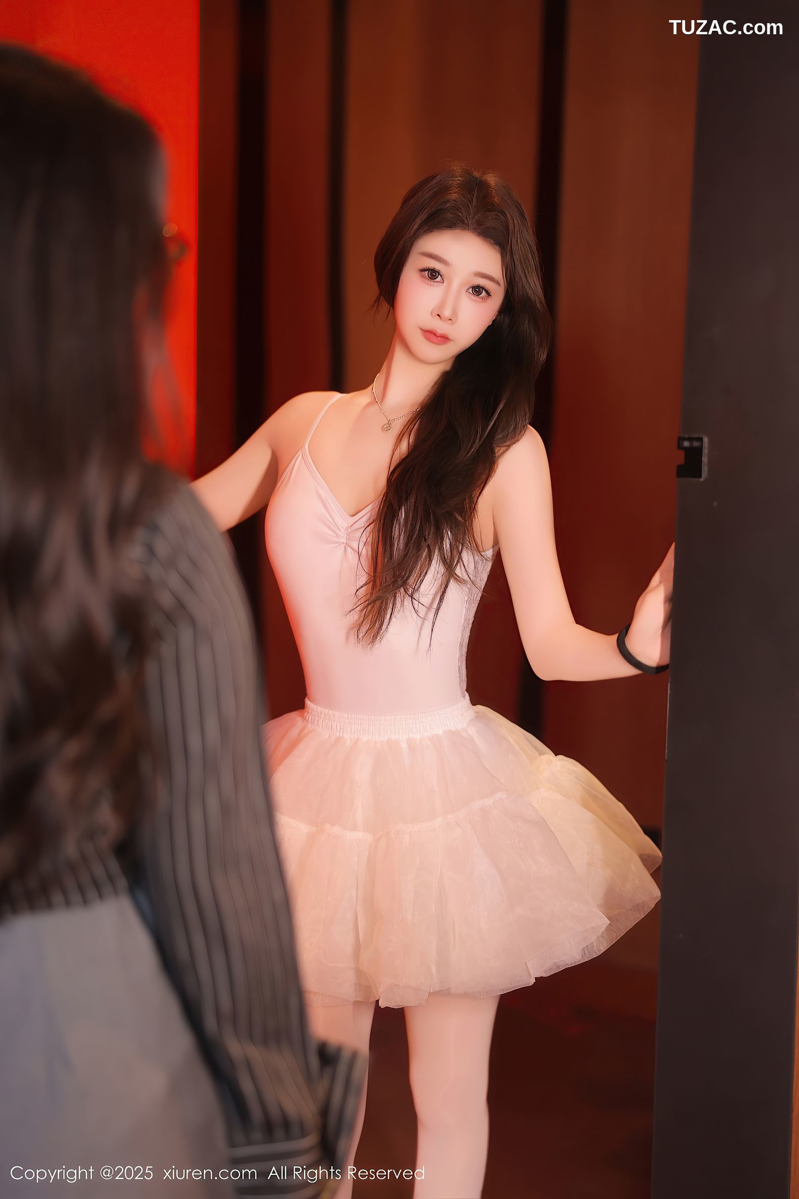 XiuRen秀人网-10295-白茹雪Abby-姐妹花-黑丝OL-白蕾丝舞女-2025.05.19