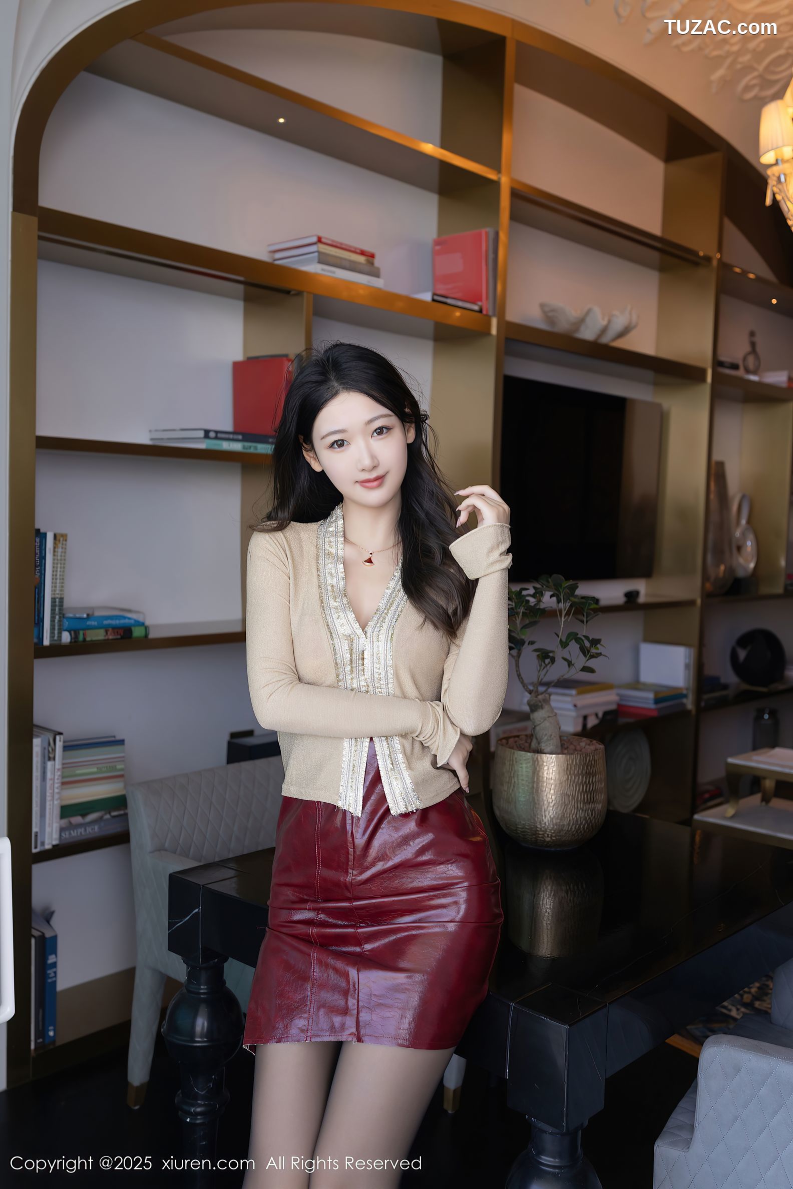 XiuRen秀人网-10296-唐安琪-米色外套红色皮裙红色内衣黑丝-2025.05.19