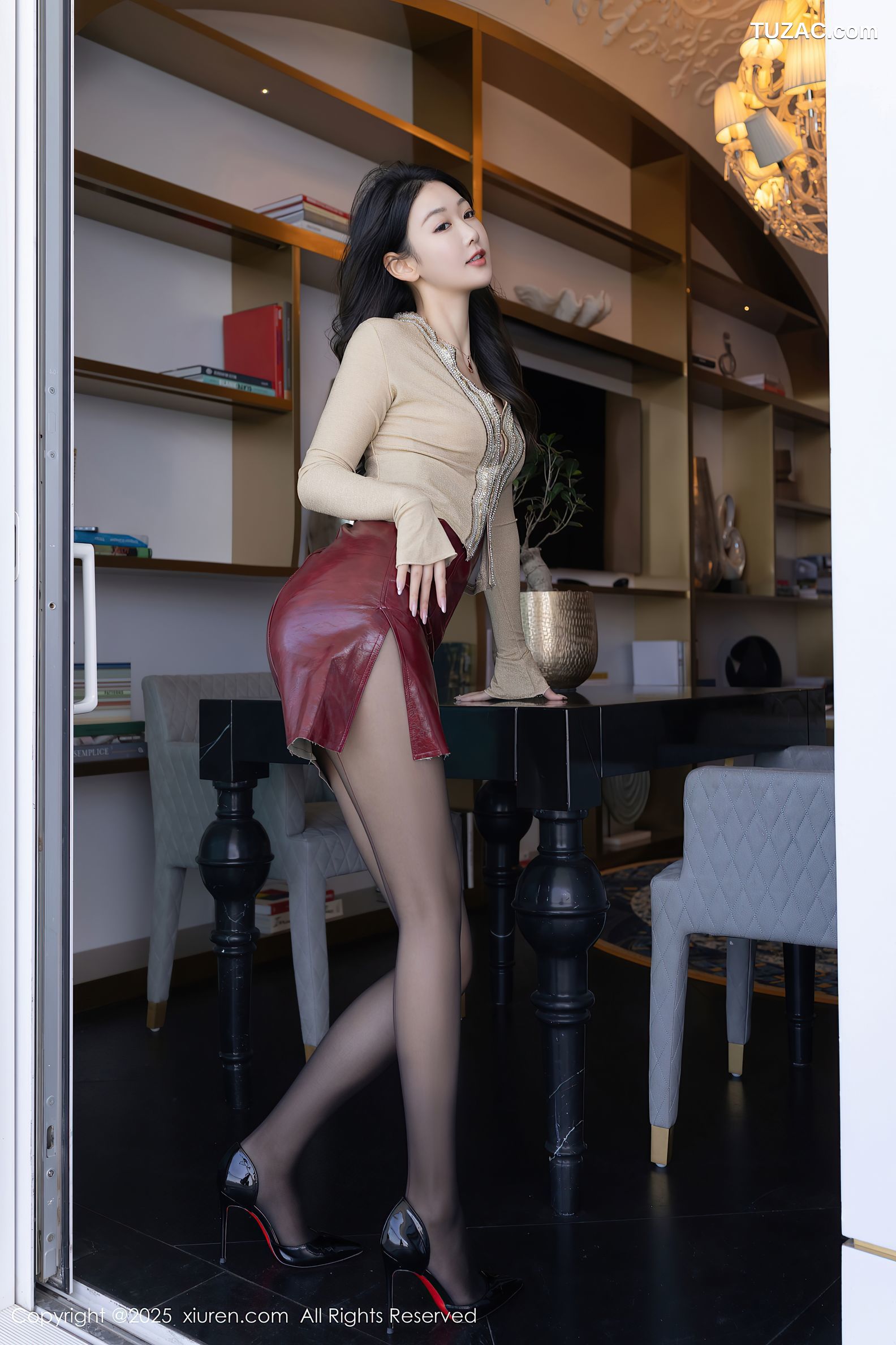 XiuRen秀人网-10296-唐安琪-米色外套红色皮裙红色内衣黑丝-2025.05.19