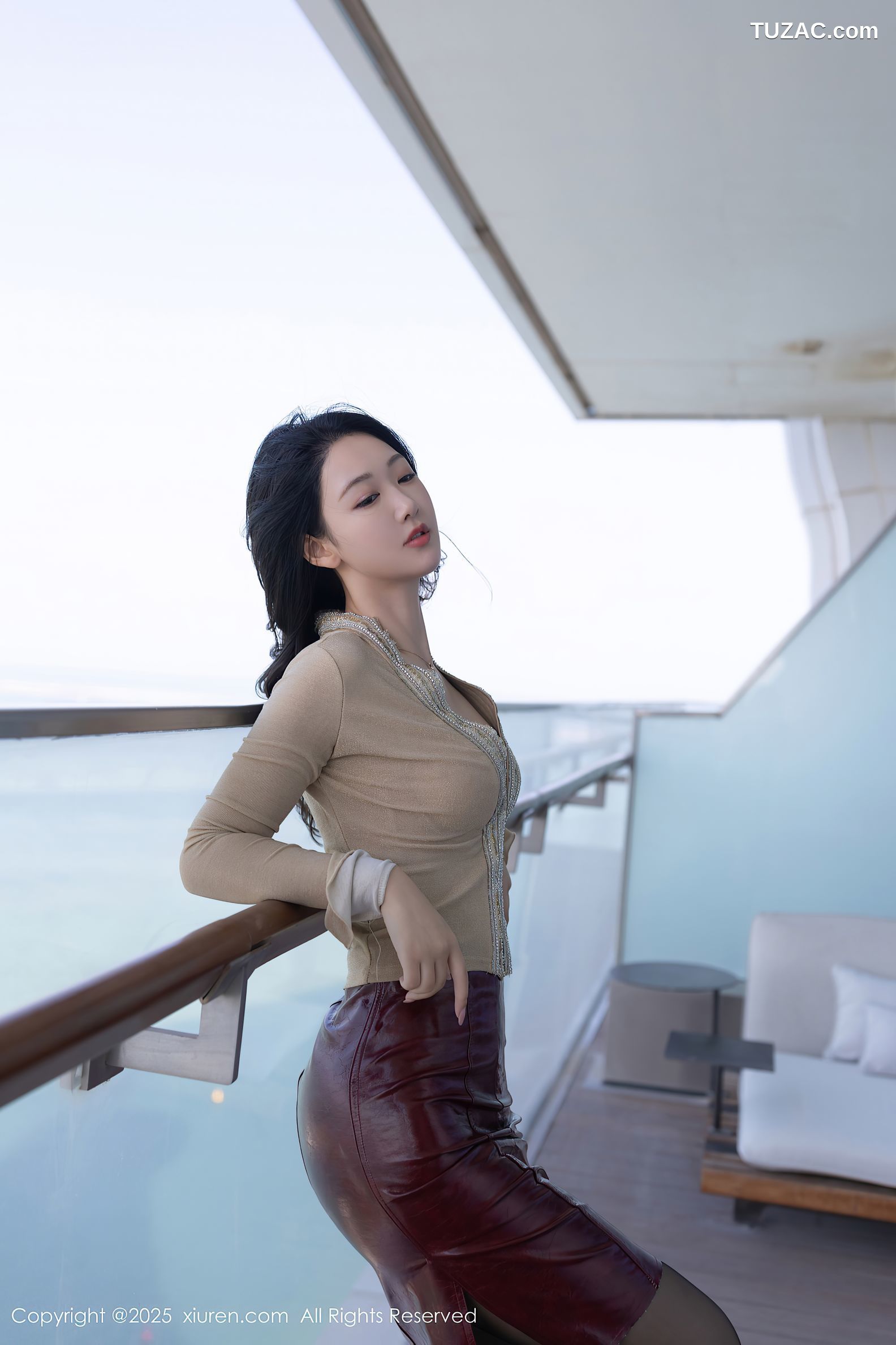 XiuRen秀人网-10296-唐安琪-米色外套红色皮裙红色内衣黑丝-2025.05.19