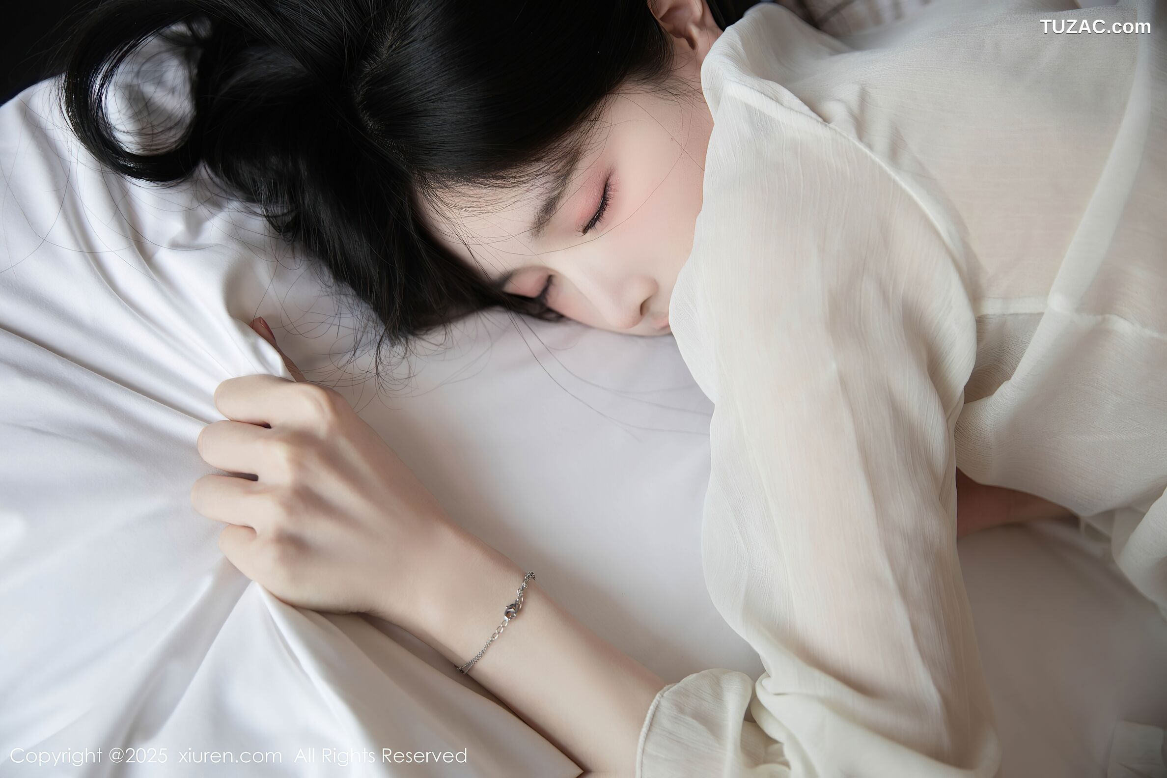 XiuRen秀人网-10319-布丁wow-白色上衣黑色短裙白色内衣黑丝-2025.05.23