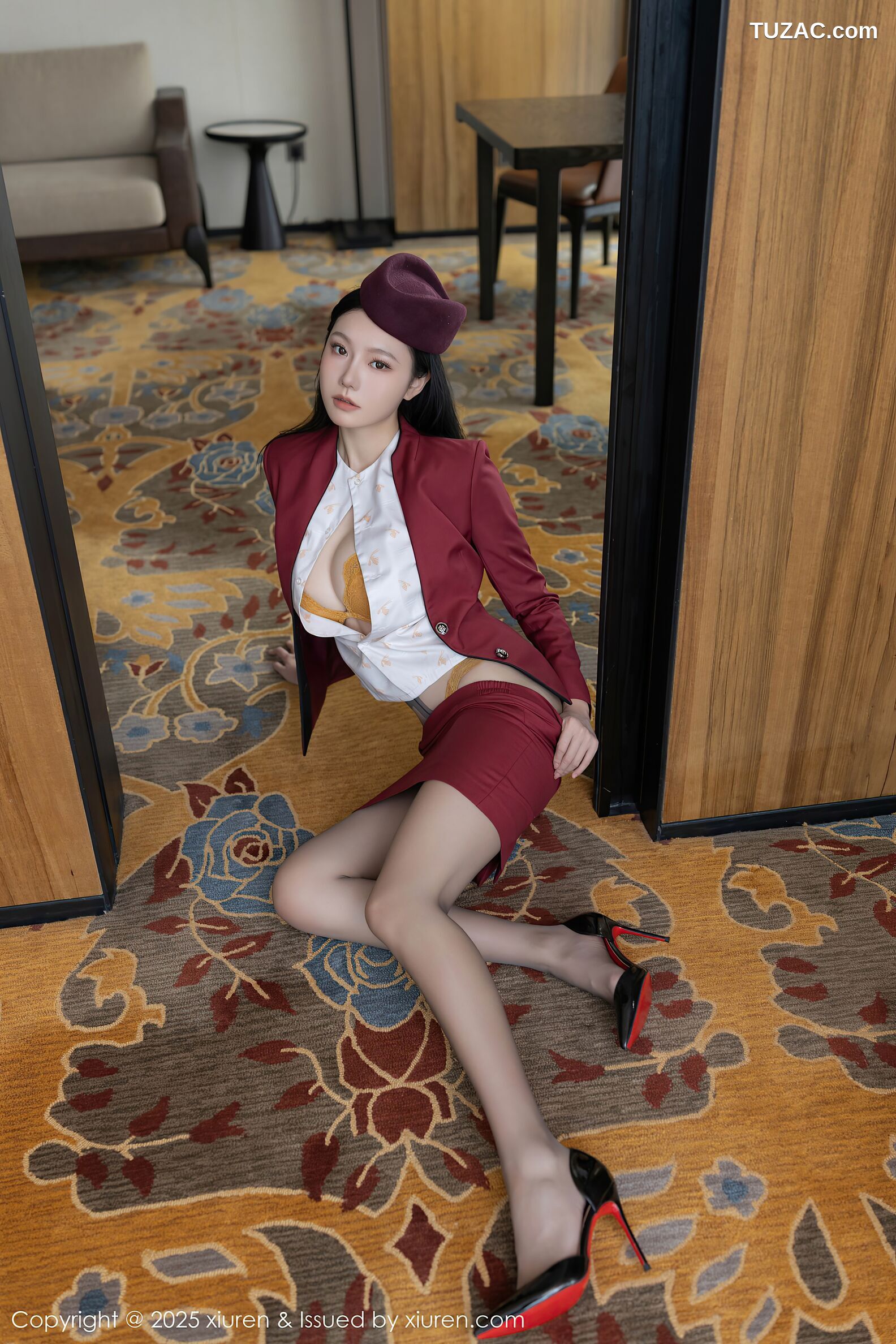 XiuRen秀人网-10333-安然anran-红色空姐制服裙装金色内衣-2025.05.27