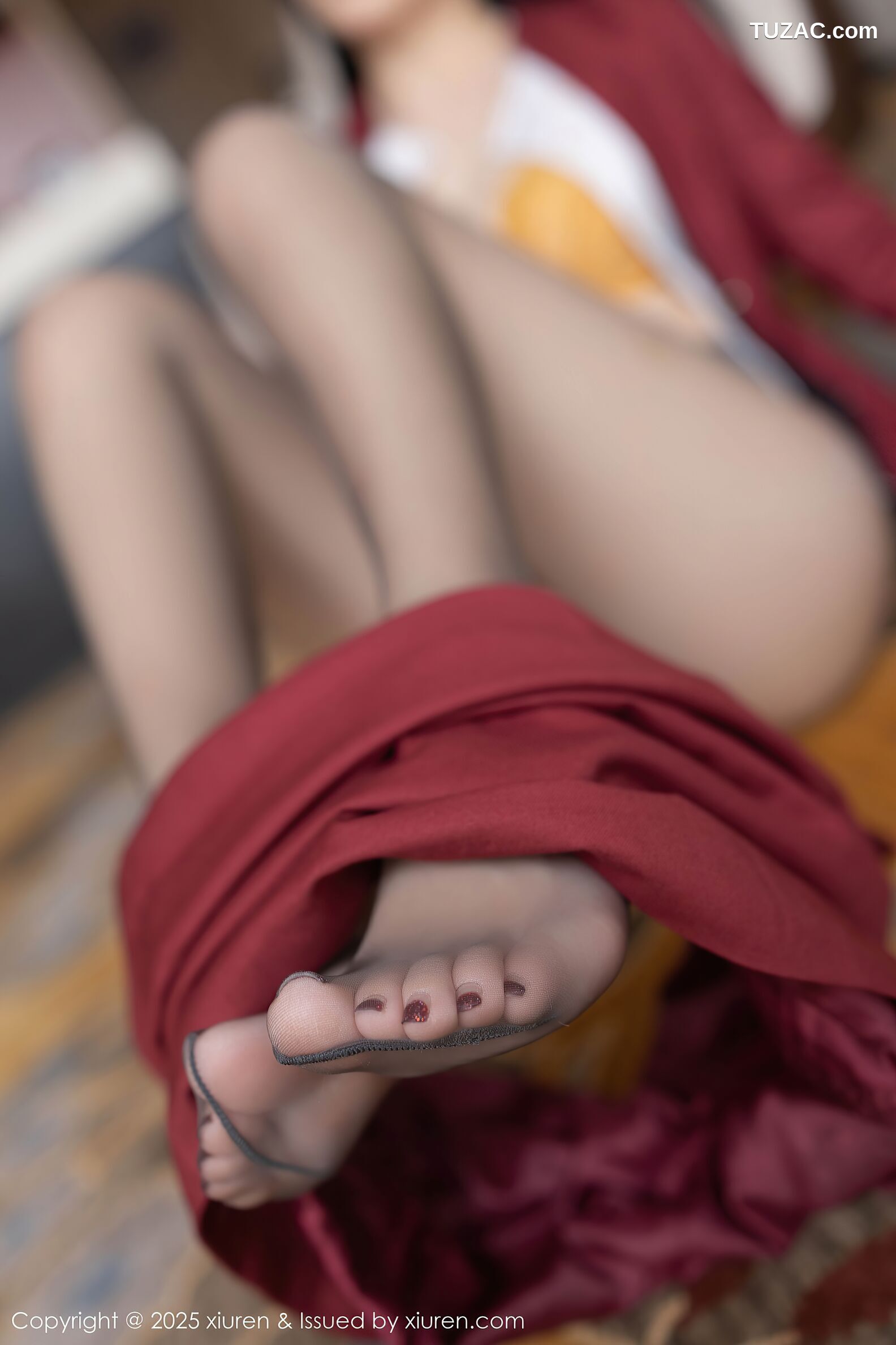 XiuRen秀人网-10333-安然anran-红色空姐制服裙装金色内衣-2025.05.27