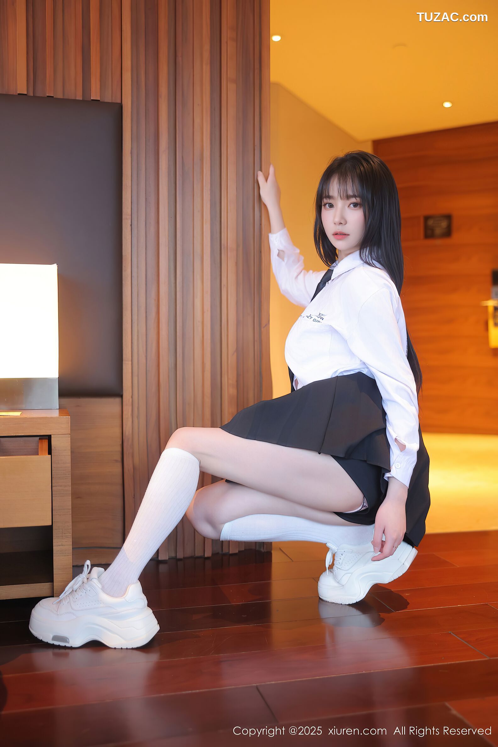 XiuRen秀人网-10335-软情-白衬衫黑短裙女生诱人白色丝袜-2025.05.28