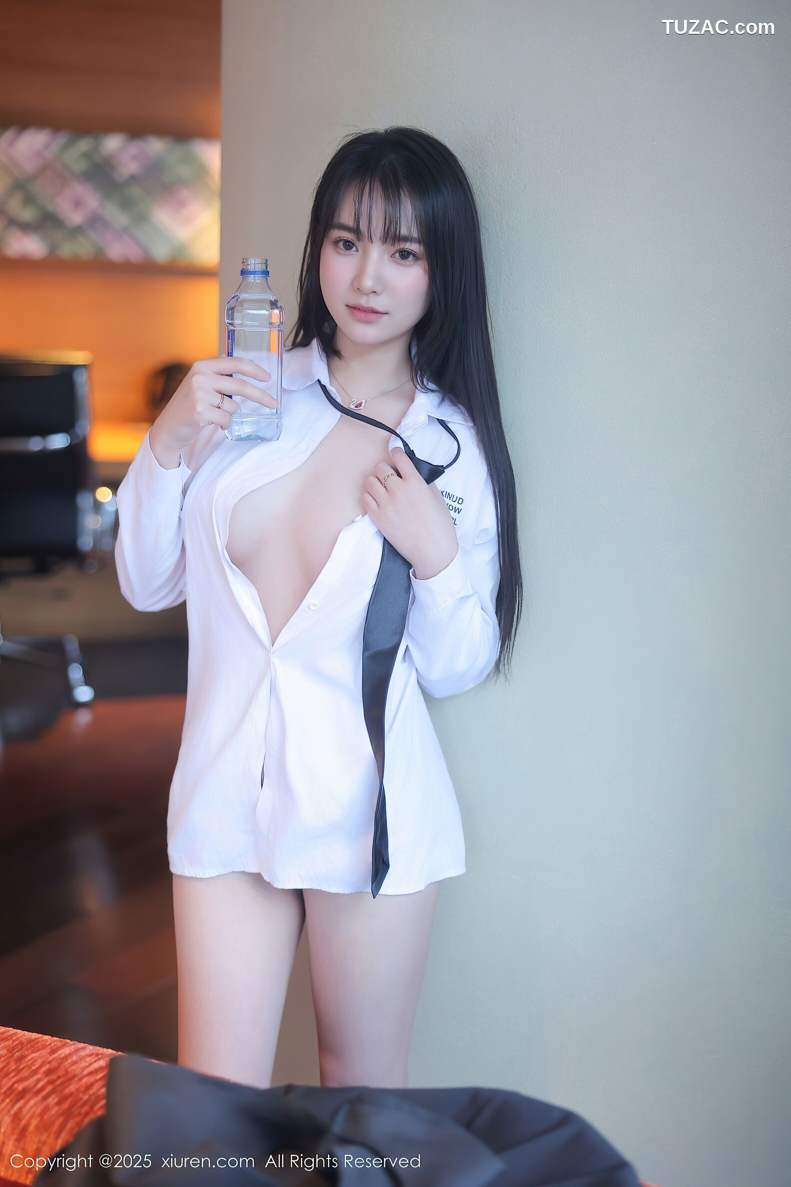 XiuRen秀人网-10335-软情-白衬衫黑短裙女生诱人白色丝袜-2025.05.28