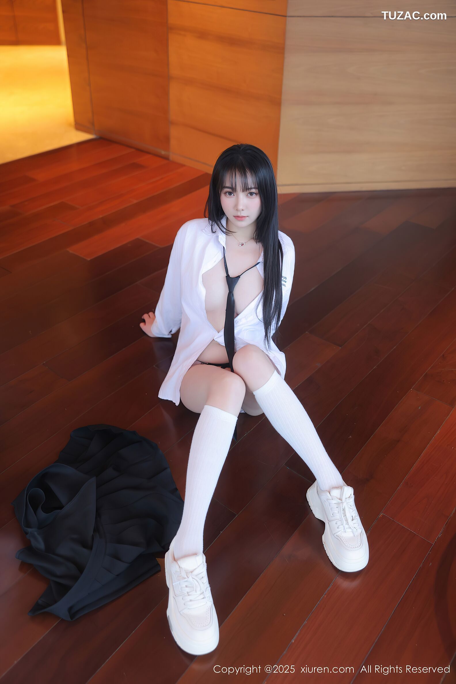 XiuRen秀人网-10335-软情-白衬衫黑短裙女生诱人白色丝袜-2025.05.28