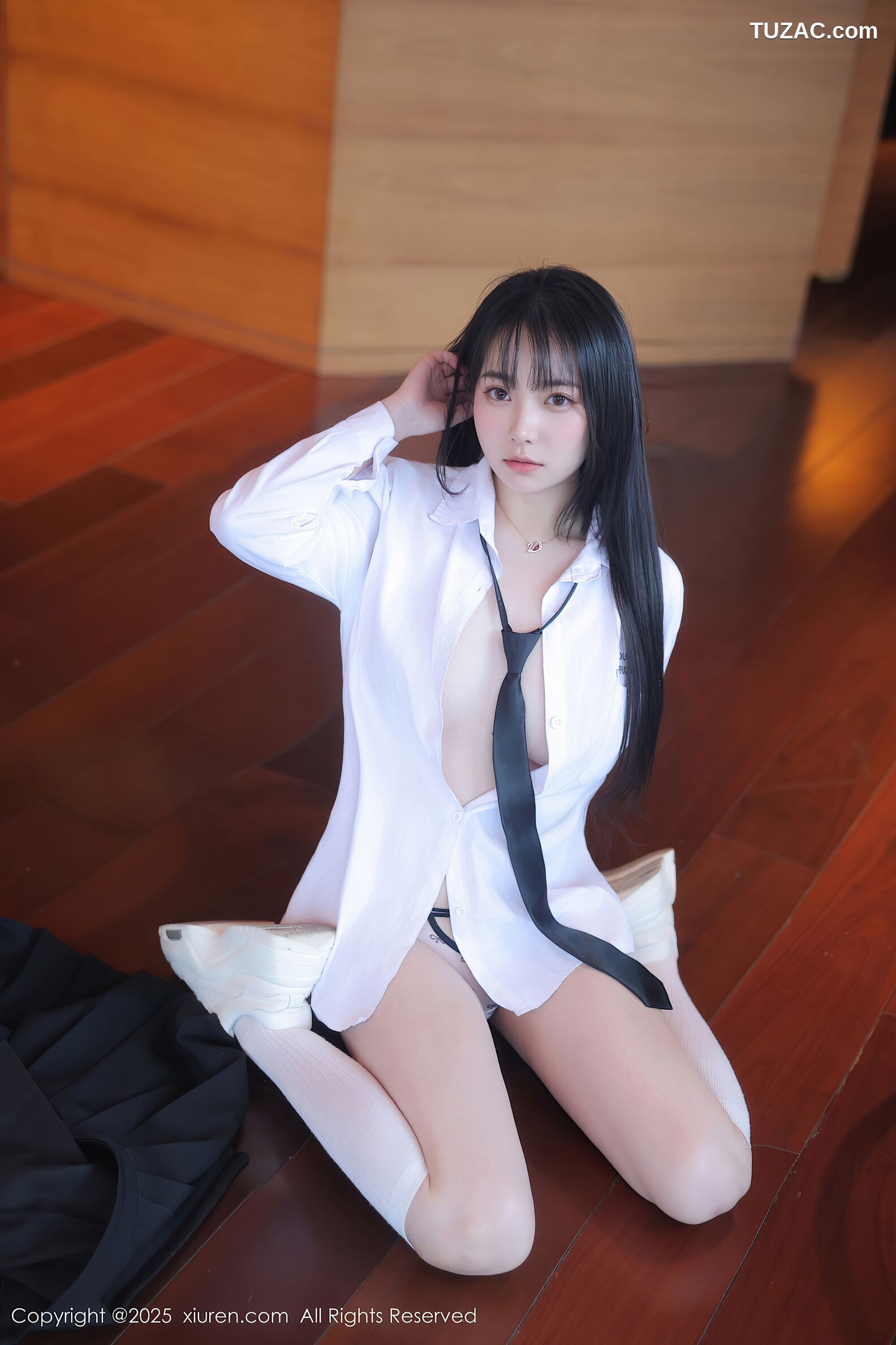 XiuRen秀人网-10335-软情-白衬衫黑短裙女生诱人白色丝袜-2025.05.28