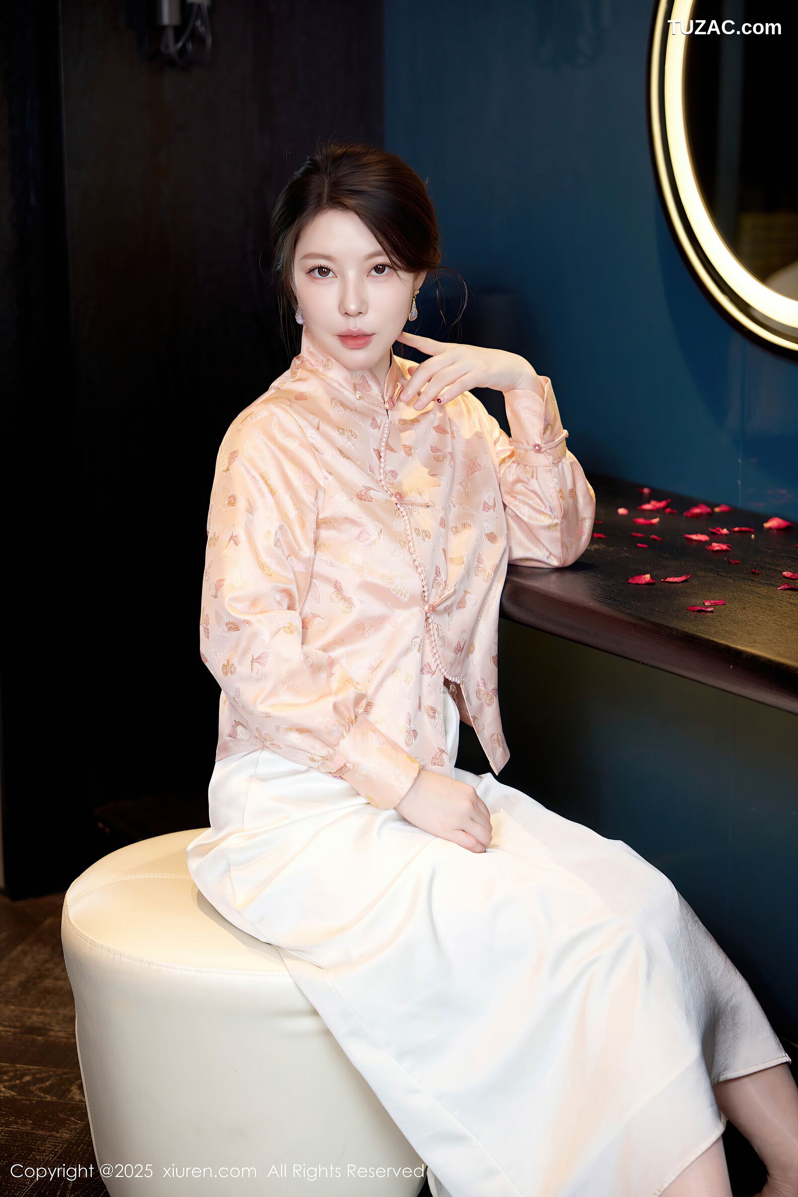 XiuRen秀人网-10341-白茹雪Abby-粉色古风短褂白色丝袜珠链内衣爆乳-2025.05.29