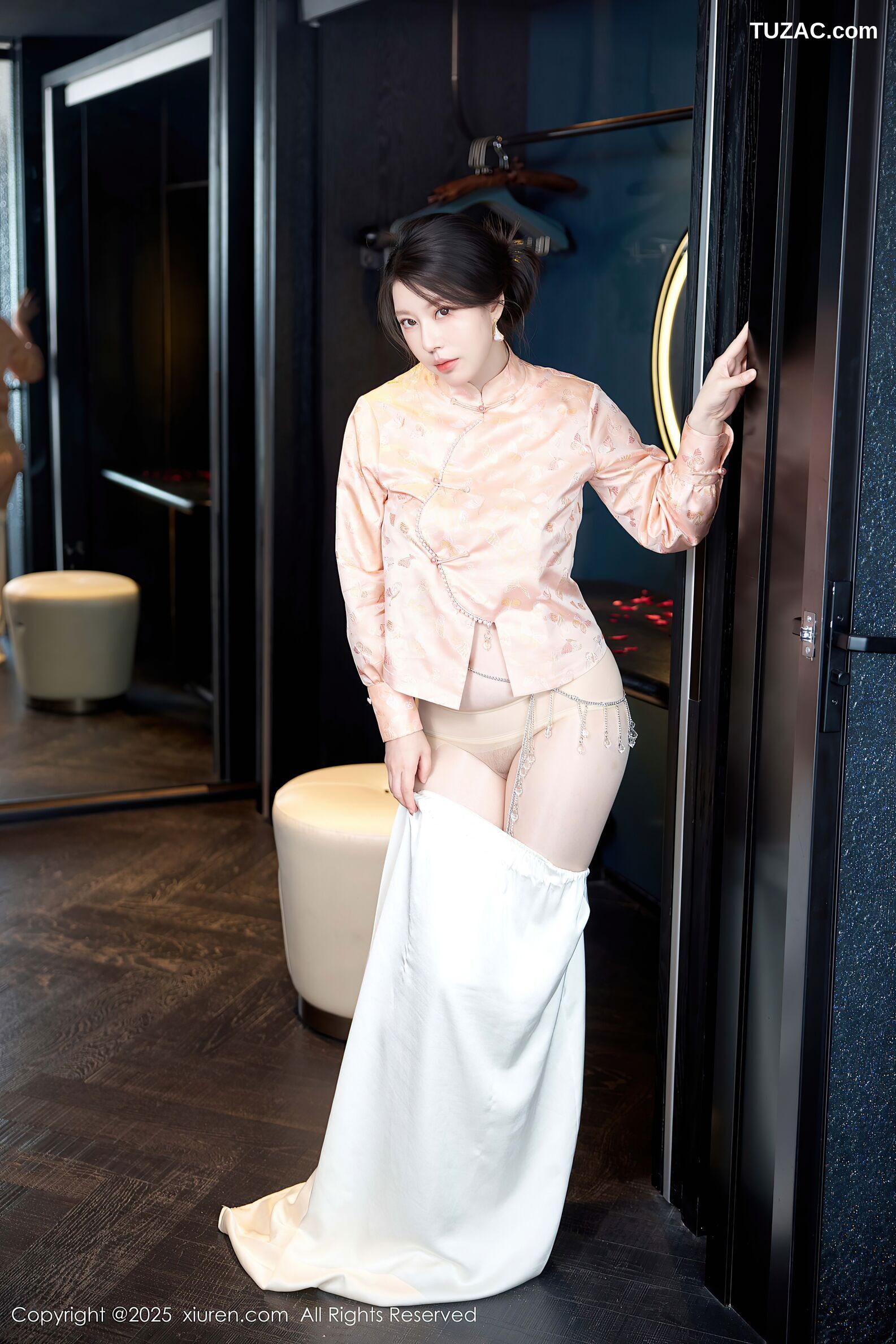 XiuRen秀人网-10341-白茹雪Abby-粉色古风短褂白色丝袜珠链内衣爆乳-2025.05.29