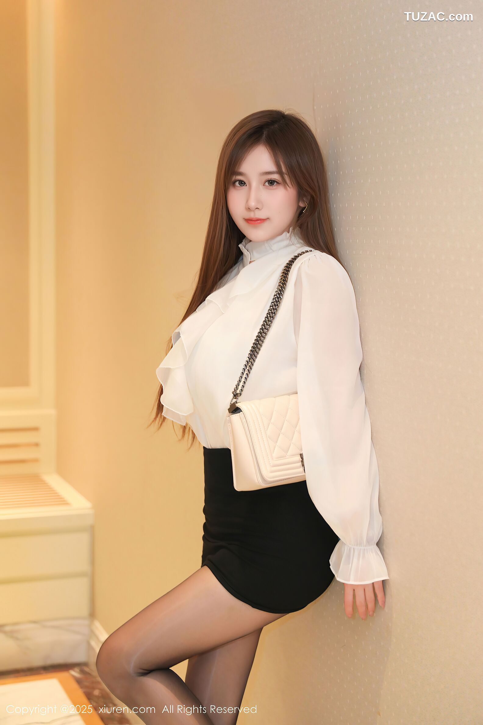 XiuRen秀人网-10342-小肉肉咪-OL白衬衫黑短裙魅惑黑丝-2025.05.29