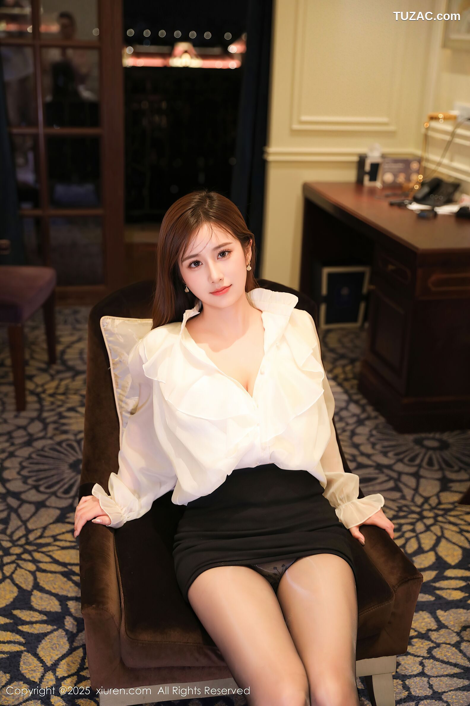 XiuRen秀人网-10342-小肉肉咪-OL白衬衫黑短裙魅惑黑丝-2025.05.29